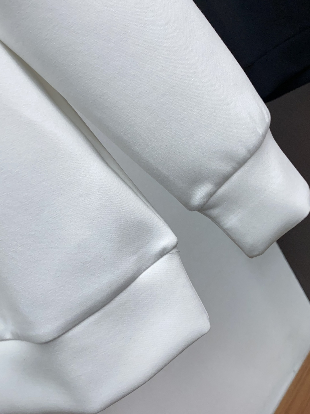 1v 路易威登 秋冬男装专柜官网新品🆕空气层棉 爆款面料超好🔈人气推荐秋冬必备✅卫布男士圆领卫衣‼️正面