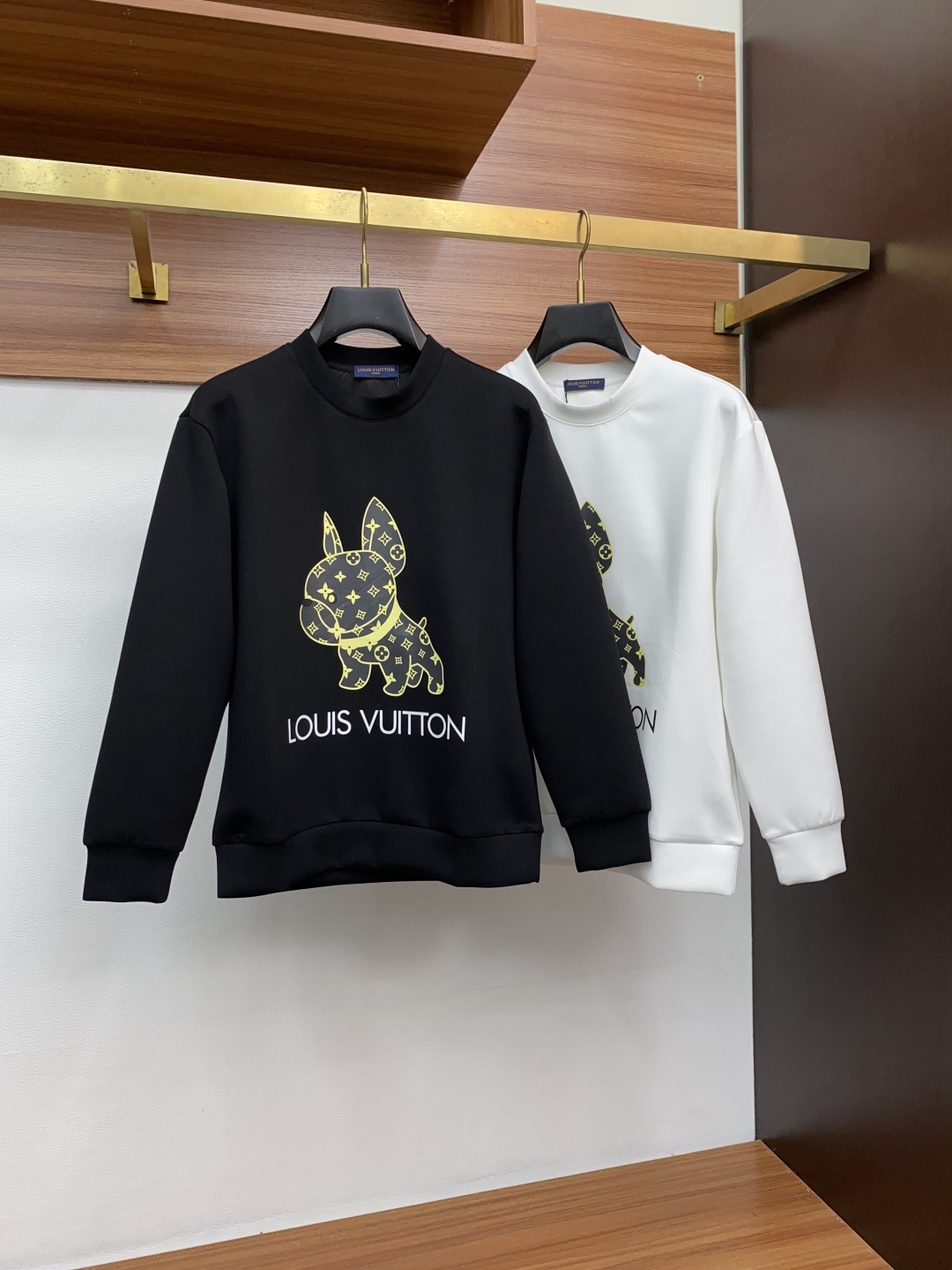 1v 路易威登 秋冬男装专柜官网新品🆕空气层棉 爆款面料超好🔈人气推荐秋冬必备✅卫布男士圆领卫衣‼️正面