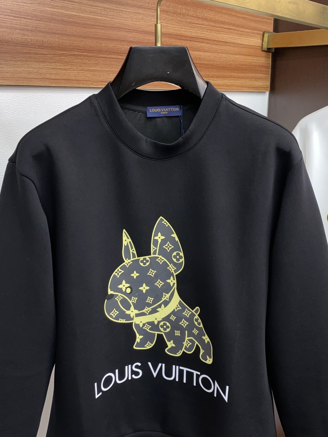 1v路易威登 秋冬男装专柜官网新品🆕空气层棉 爆款面料超好🔈人气推荐秋冬必备✅卫布男士圆领卫衣‼️正面饰