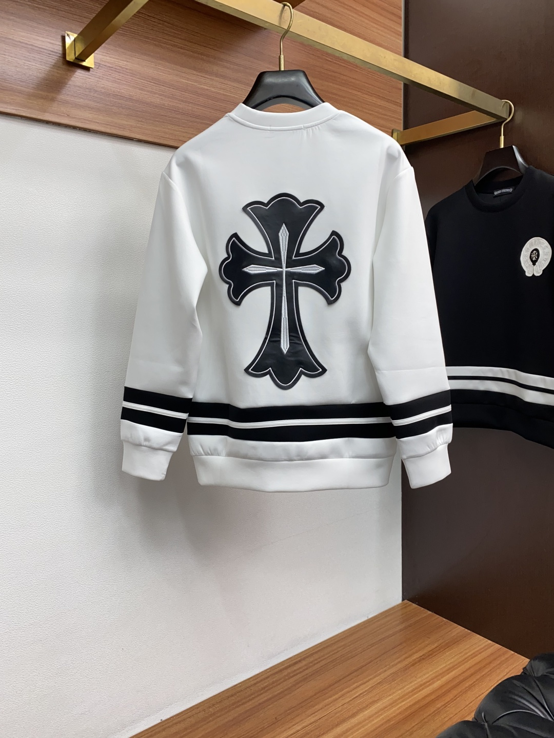 克罗心 秋冬男装专柜官网新品🆕空气层棉 爆款面料超好🔈人气推荐秋冬必备✅卫布男士圆领卫衣‼️正面饰有经典