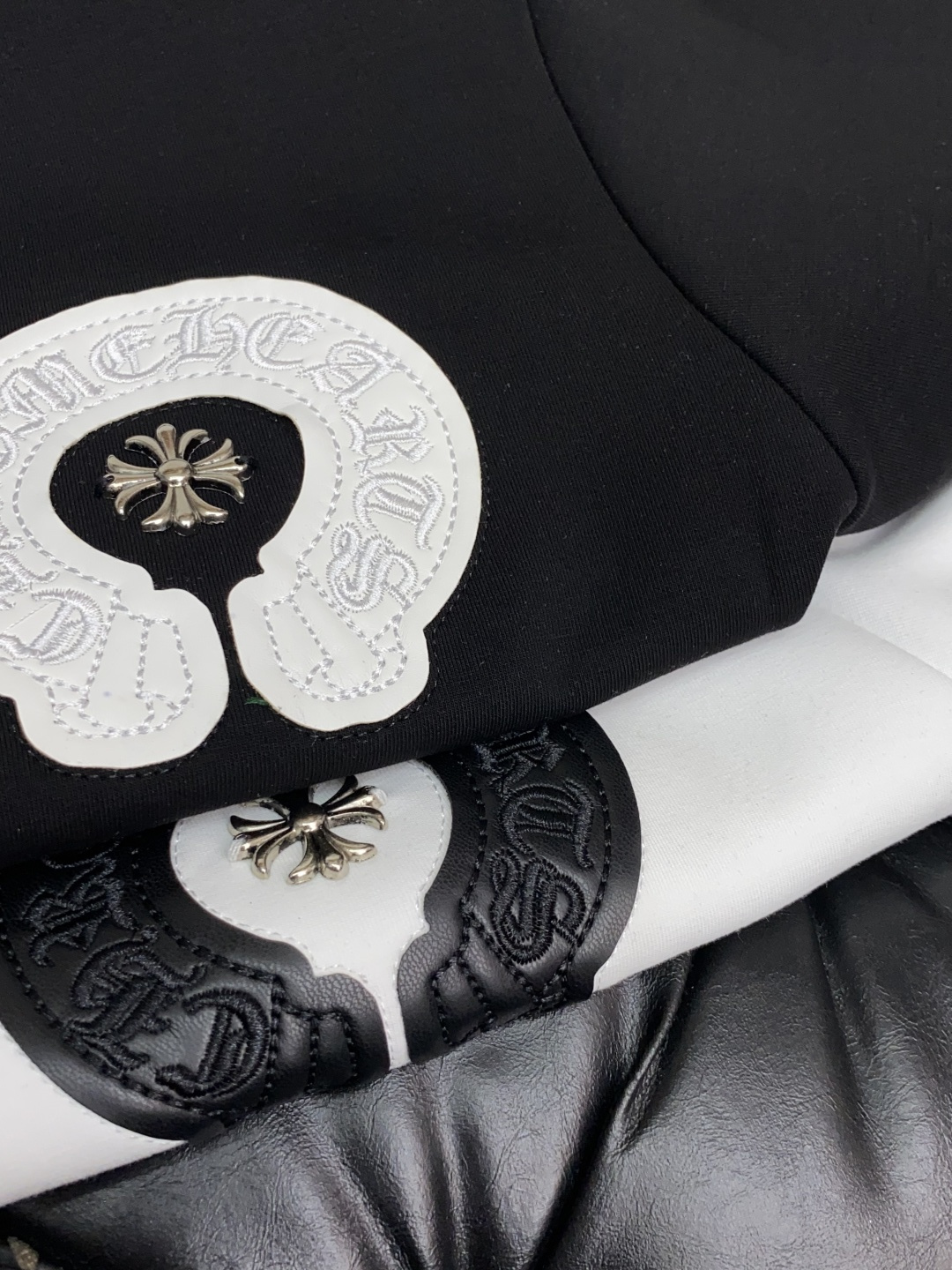 克罗心 秋冬男装专柜官网新品🆕空气层棉 爆款面料超好🔈人气推荐秋冬必备✅卫布男士圆领卫衣‼️正面饰有经典