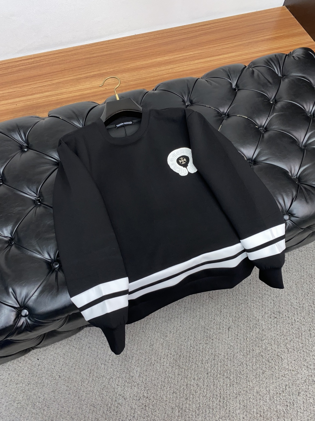 克罗心 秋冬男装专柜官网新品🆕空气层棉 爆款面料超好🔈人气推荐秋冬必备✅卫布男士圆领卫衣‼️正面饰有经典