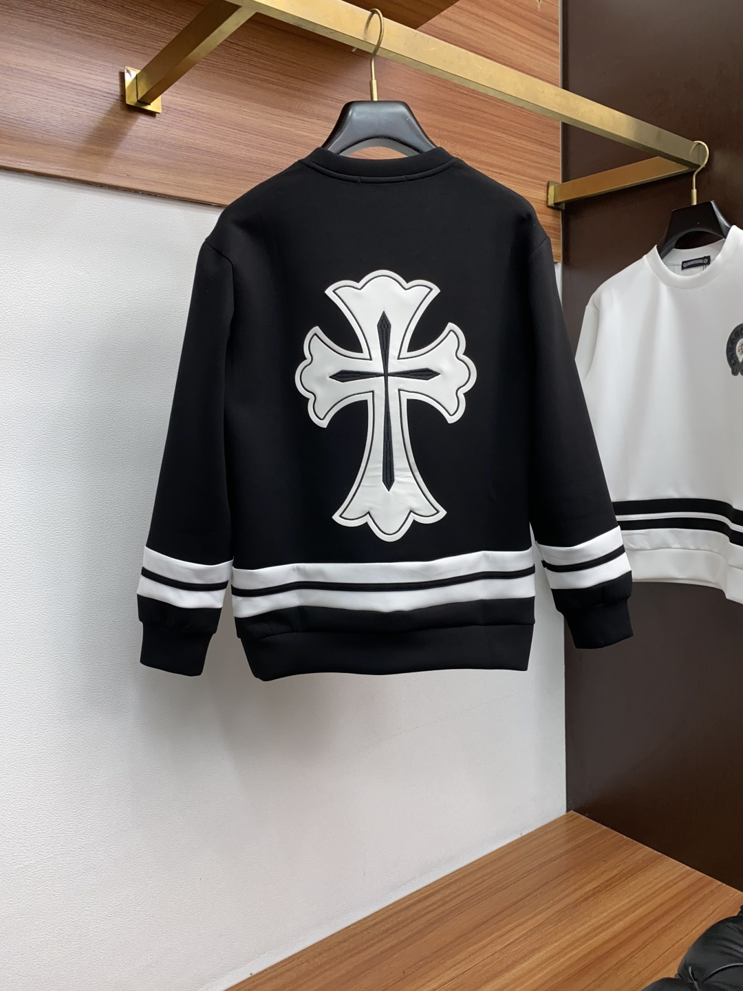 克罗心 秋冬男装专柜官网新品🆕空气层棉 爆款面料超好🔈人气推荐秋冬必备✅卫布男士圆领卫衣‼️正面饰有经典