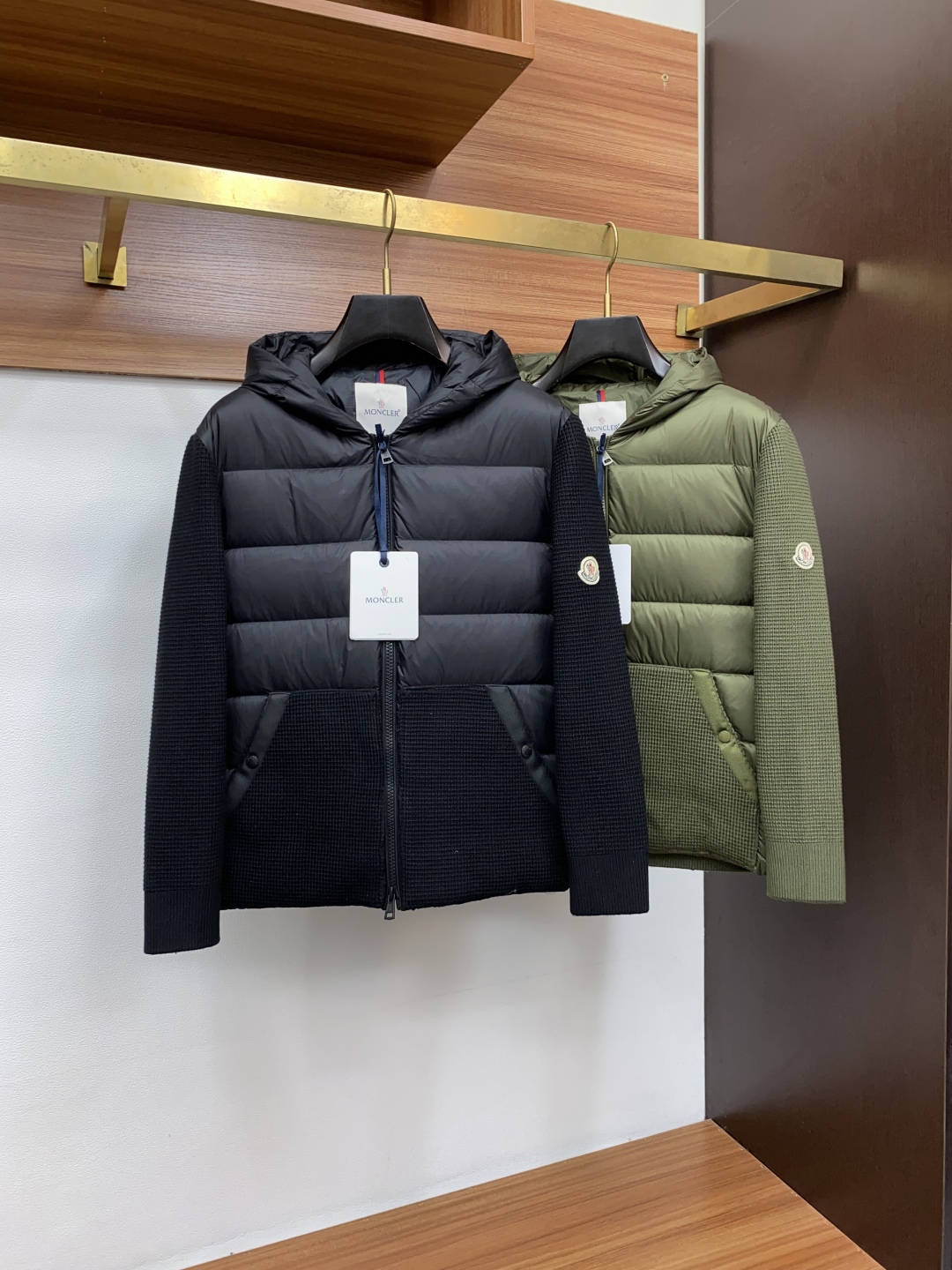 蒙口 秋冬新款拼接羽绒服 原版1:1订制五金配件全进口原版定制 欢迎专柜对比 绝对的高品质 采用顶级90