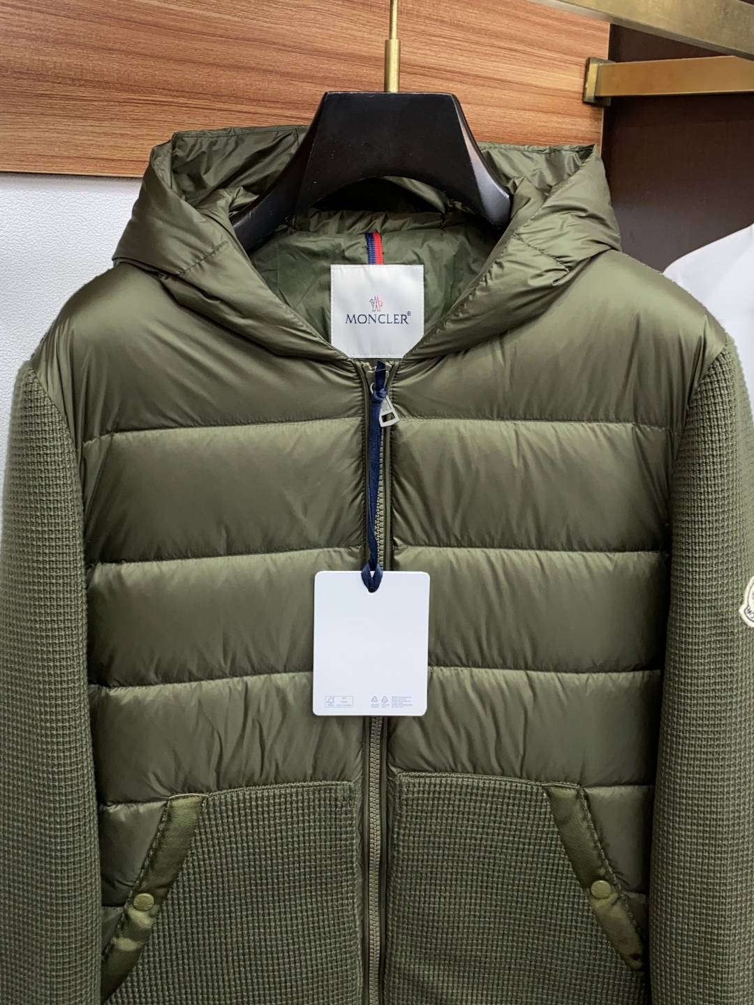 蒙口 秋冬新款拼接羽绒服 原版1:1订制五金配件全进口原版定制 欢迎专柜对比 绝对的高品质 采用顶级90