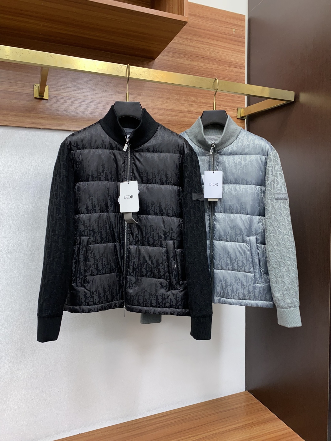 迪奥 秋冬新款拼接羽绒服 原版1:1订制五金配件全进口原版定制 欢迎专柜对比 绝对的高品质 采用顶级90