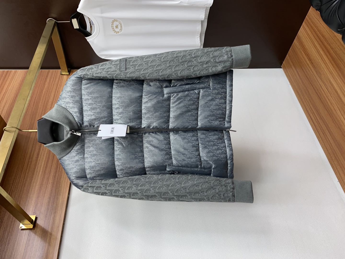 迪奥 秋冬新款拼接羽绒服 原版1:1订制五金配件全进口原版定制 欢迎专柜对比 绝对的高品质 采用顶级90