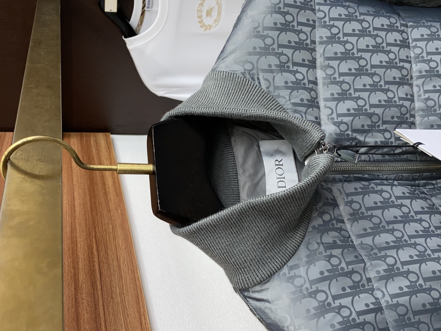 迪奥 秋冬新款拼接羽绒服 原版1:1订制五金配件全进口原版定制 欢迎专柜对比 绝对的高品质 采用顶级90