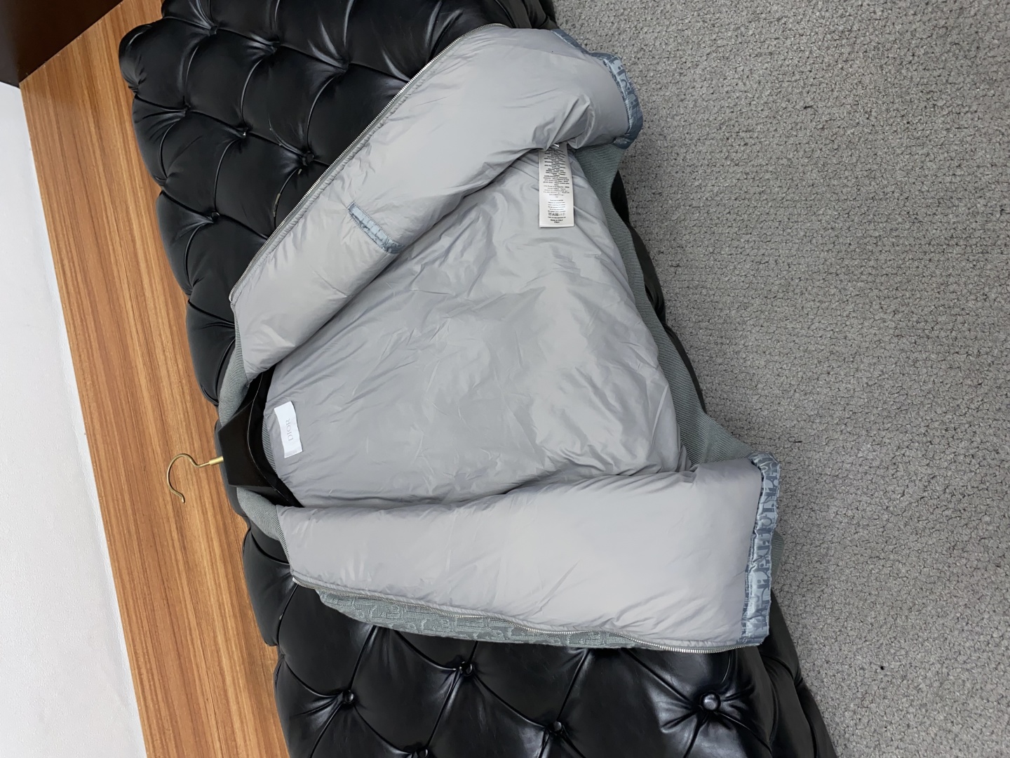 迪奥 秋冬新款拼接羽绒服 原版1:1订制五金配件全进口原版定制 欢迎专柜对比 绝对的高品质 采用顶级90