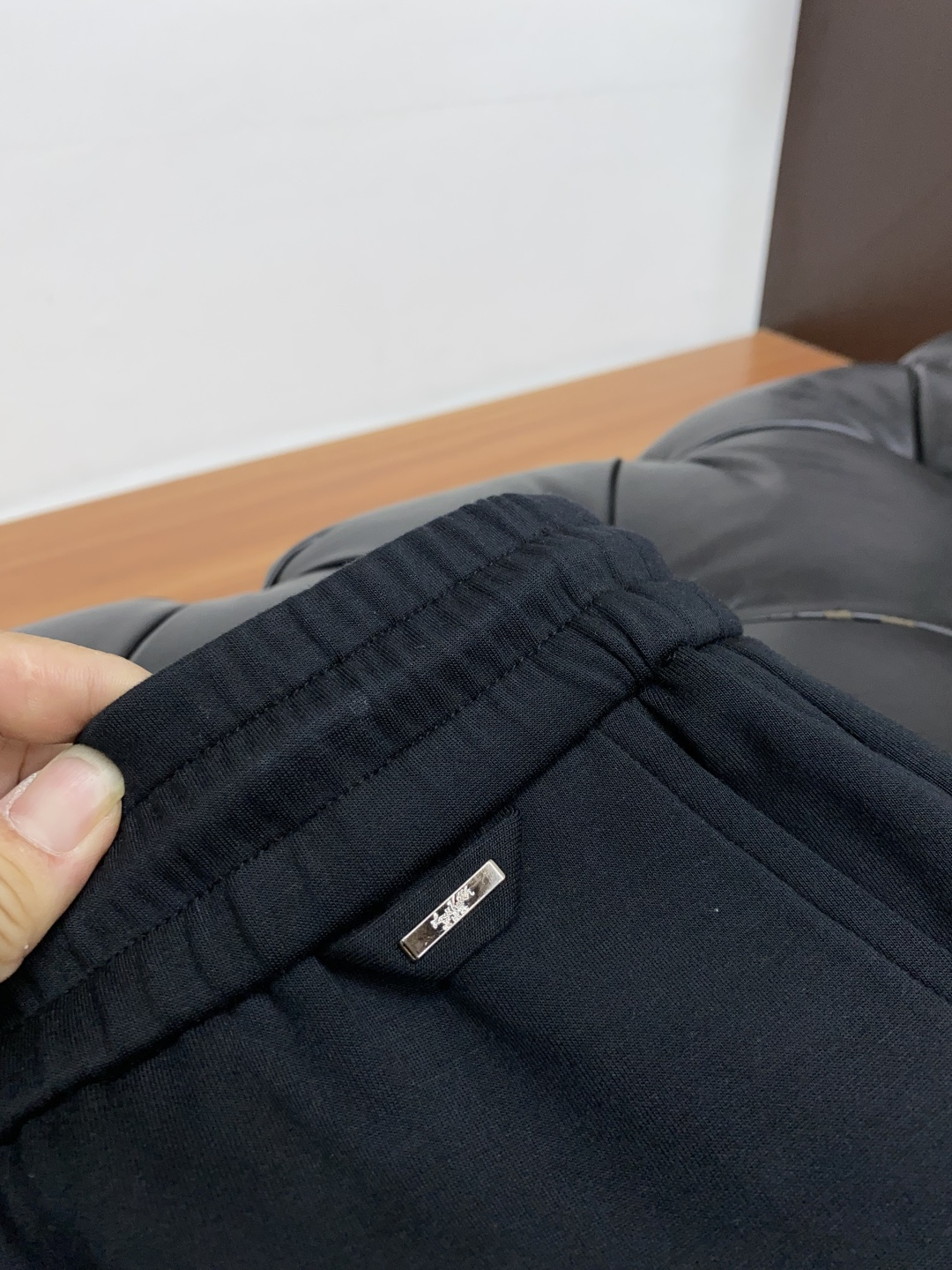 普拉达 秋冬新款男士直筒运动裤，羊绒羊毛混纺面料、三标齐、松紧腰抽绳、两侧口袋设计，合体的裁剪、车线工整