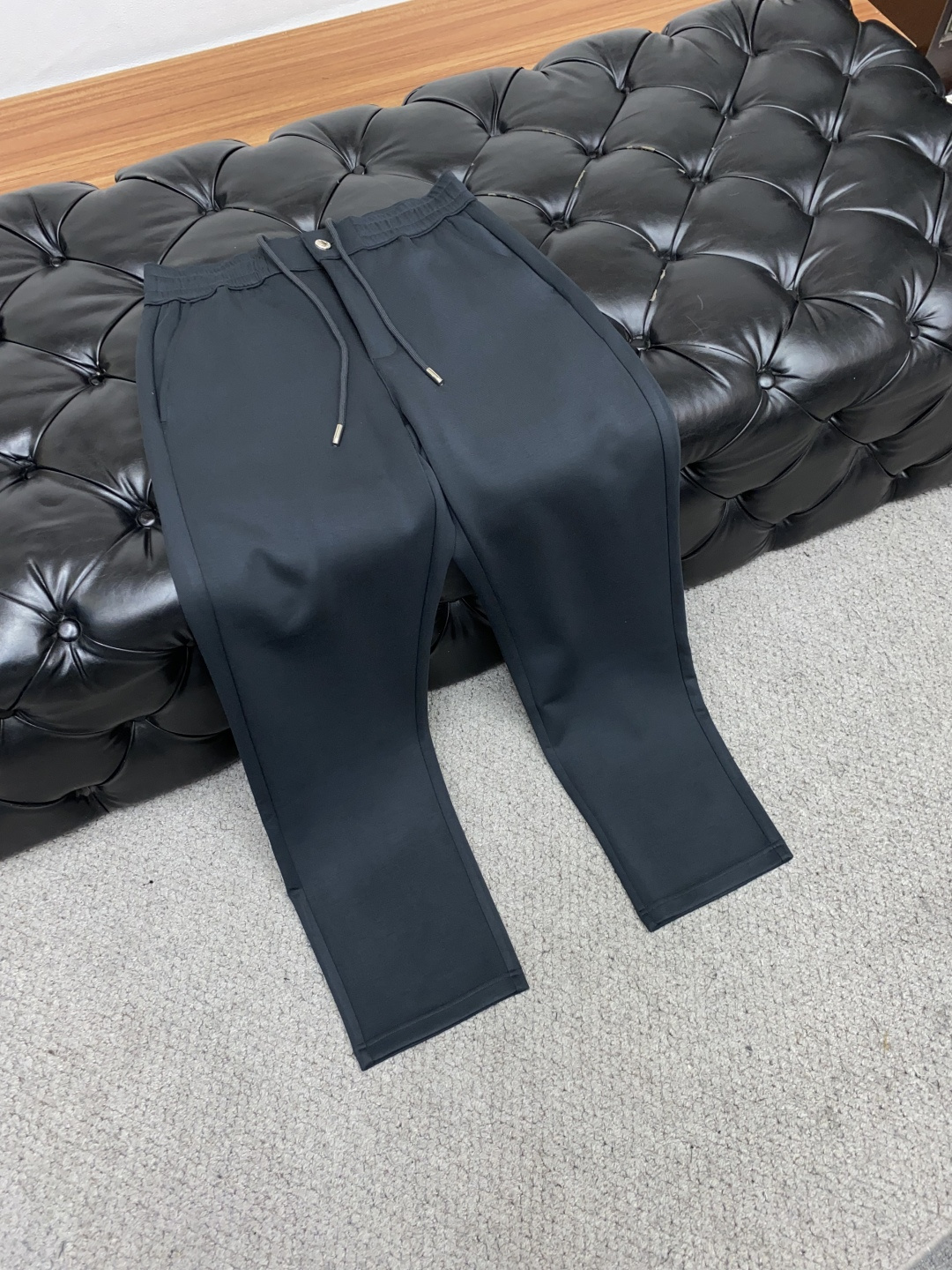 杰尼亚 秋冬新款男士直筒运动裤，羊绒羊毛混纺面料、三标齐、松紧腰抽绳、两侧口袋设计，合体的裁剪、车线工整