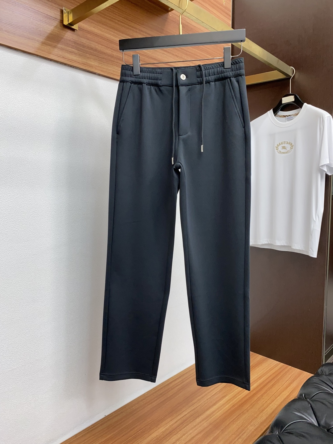 杰尼亚 秋冬新款男士直筒运动裤，羊绒羊毛混纺面料、三标齐、松紧腰抽绳、两侧口袋设计，合体的裁剪、车线工整