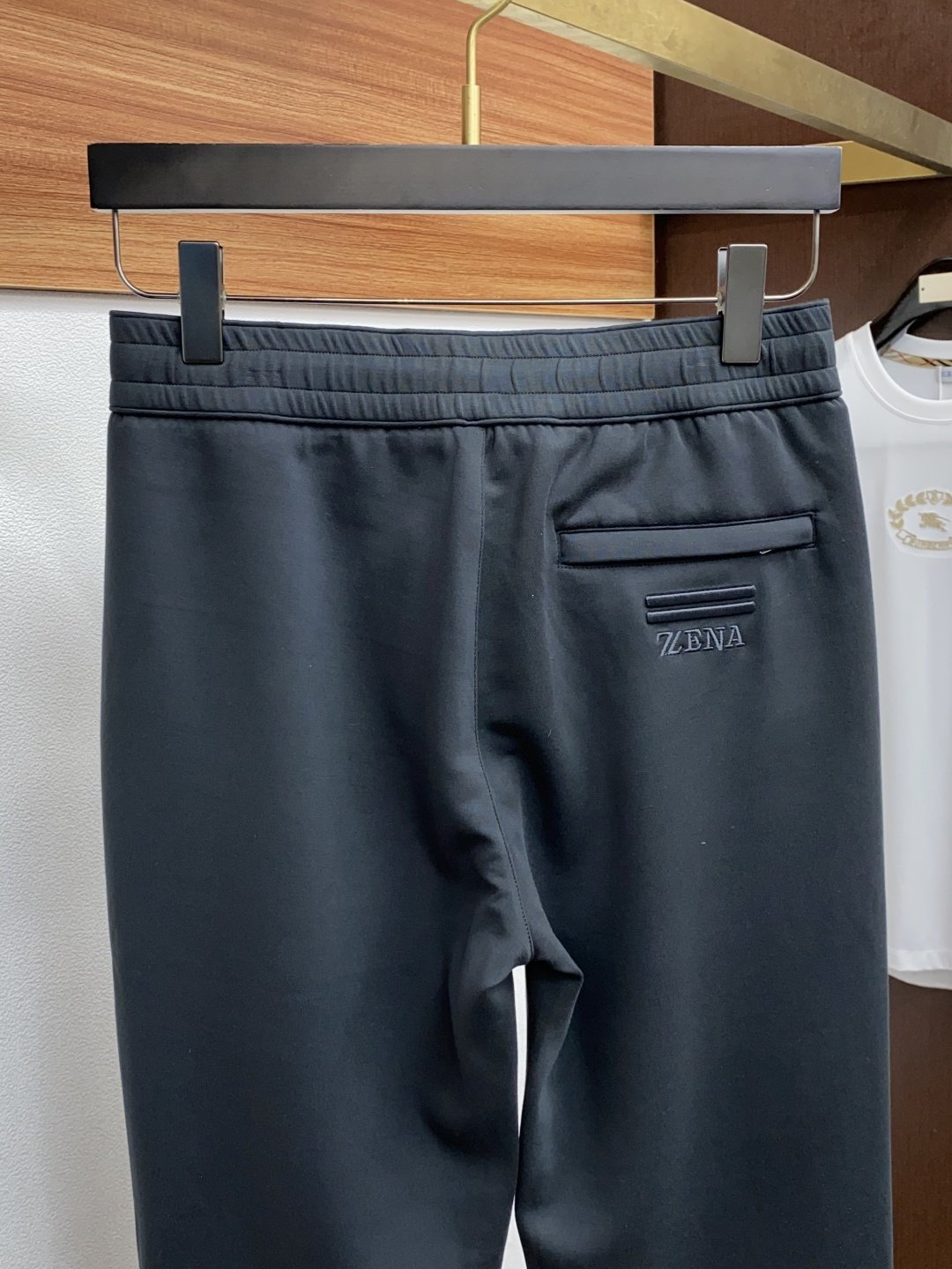 杰尼亚 秋冬新款男士直筒运动裤，羊绒羊毛混纺面料、三标齐、松紧腰抽绳、两侧口袋设计，合体的裁剪、车线工整