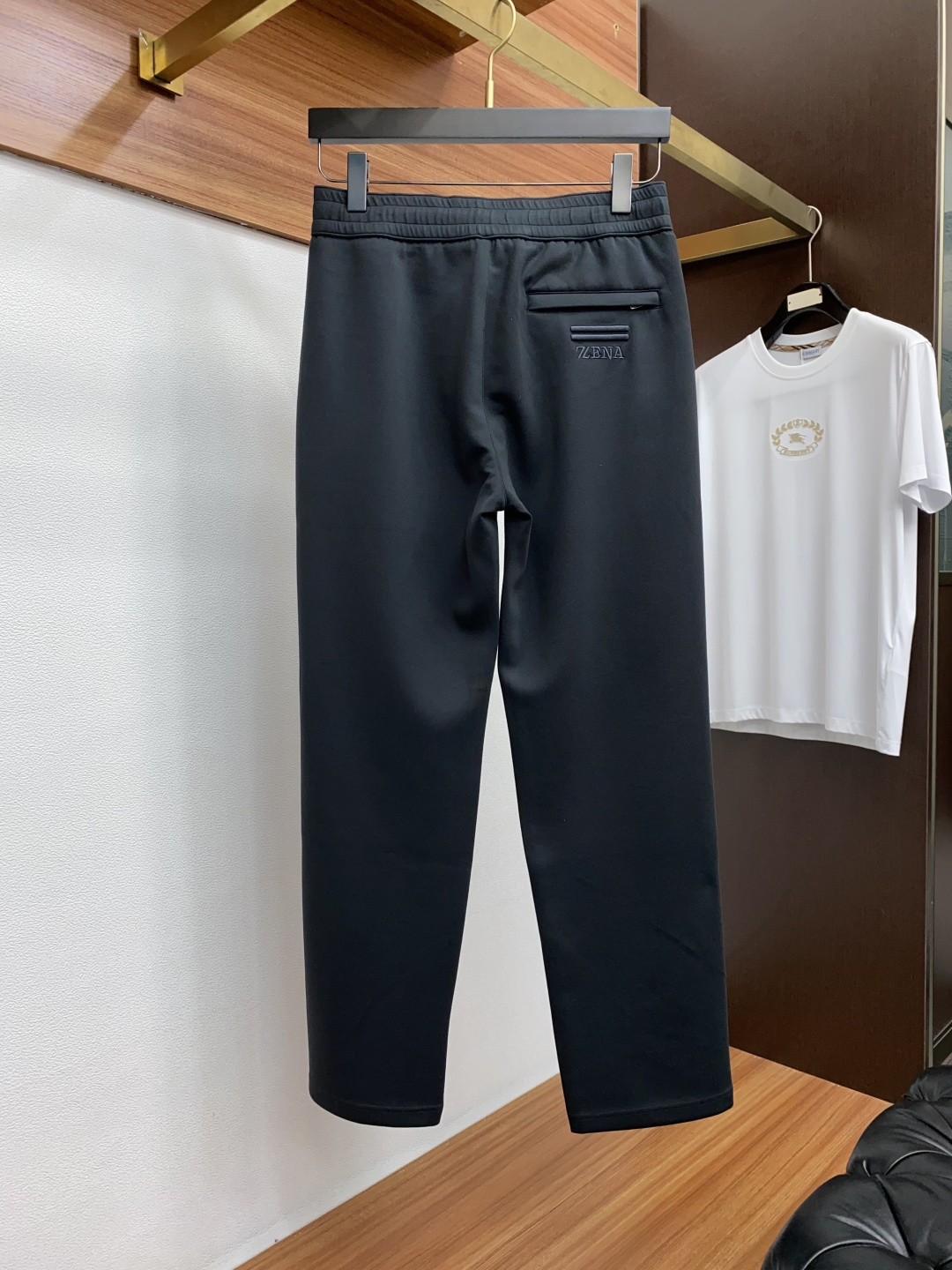 杰尼亚 秋冬新款男士直筒运动裤，羊绒羊毛混纺面料、三标齐、松紧腰抽绳、两侧口袋设计，合体的裁剪、车线工整