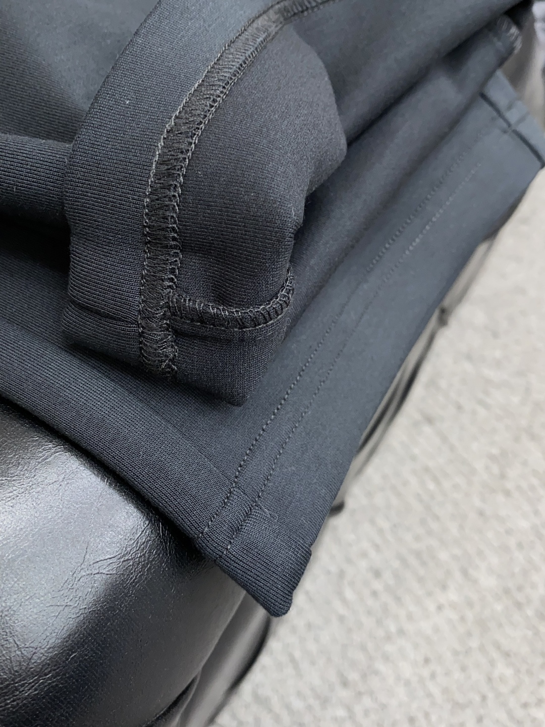 杰尼亚 秋冬新款男士直筒运动裤，羊绒羊毛混纺面料、三标齐、松紧腰抽绳、两侧口袋设计，合体的裁剪、车线工整