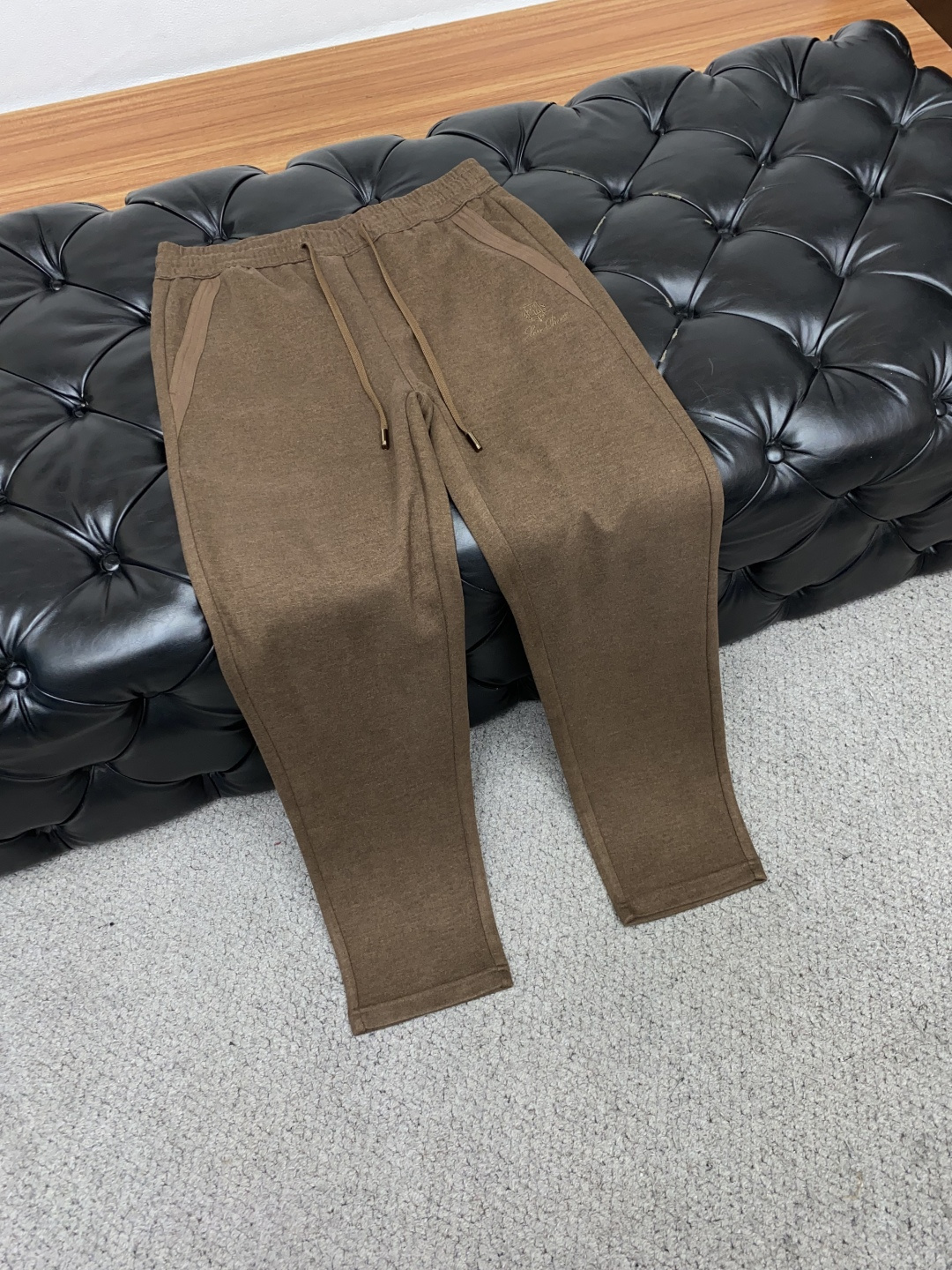 lP🆕 诺悠翩雅 秋冬新款男士直筒运动裤，羊绒羊毛混纺面料、三标齐、松紧腰抽绳、两侧口袋设计，合体的裁剪