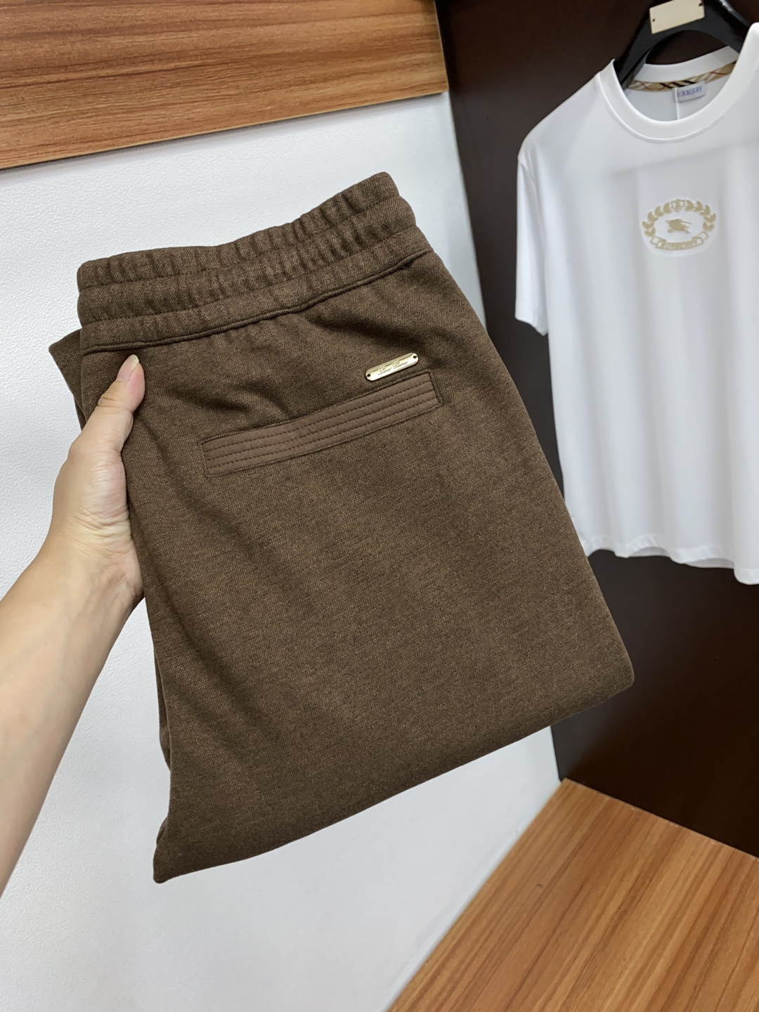 lP🆕 诺悠翩雅 秋冬新款男士直筒运动裤，羊绒羊毛混纺面料、三标齐、松紧腰抽绳、两侧口袋设计，合体的裁剪