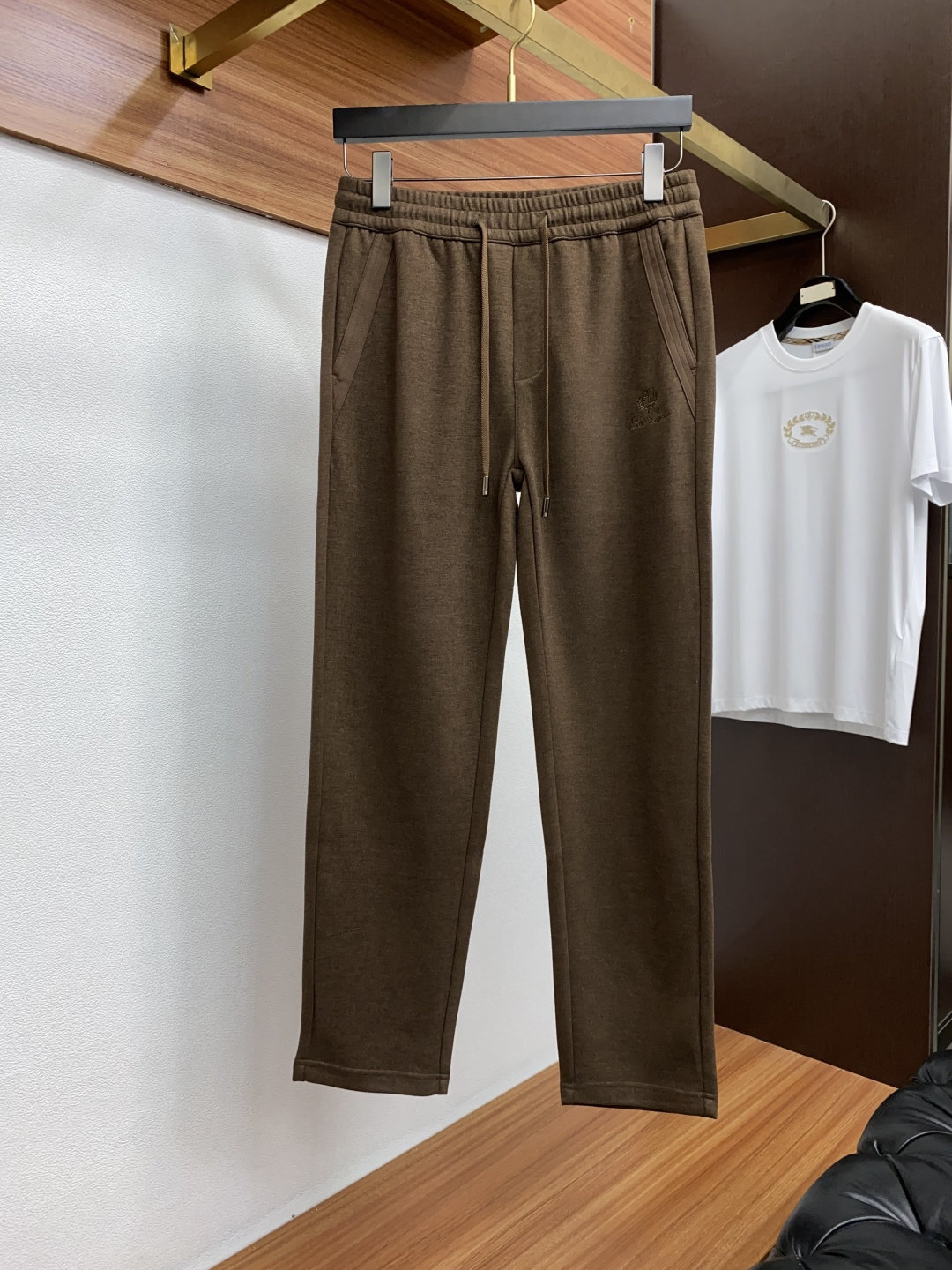 lP🆕 诺悠翩雅 秋冬新款男士直筒运动裤，羊绒羊毛混纺面料、三标齐、松紧腰抽绳、两侧口袋设计，合体的裁剪