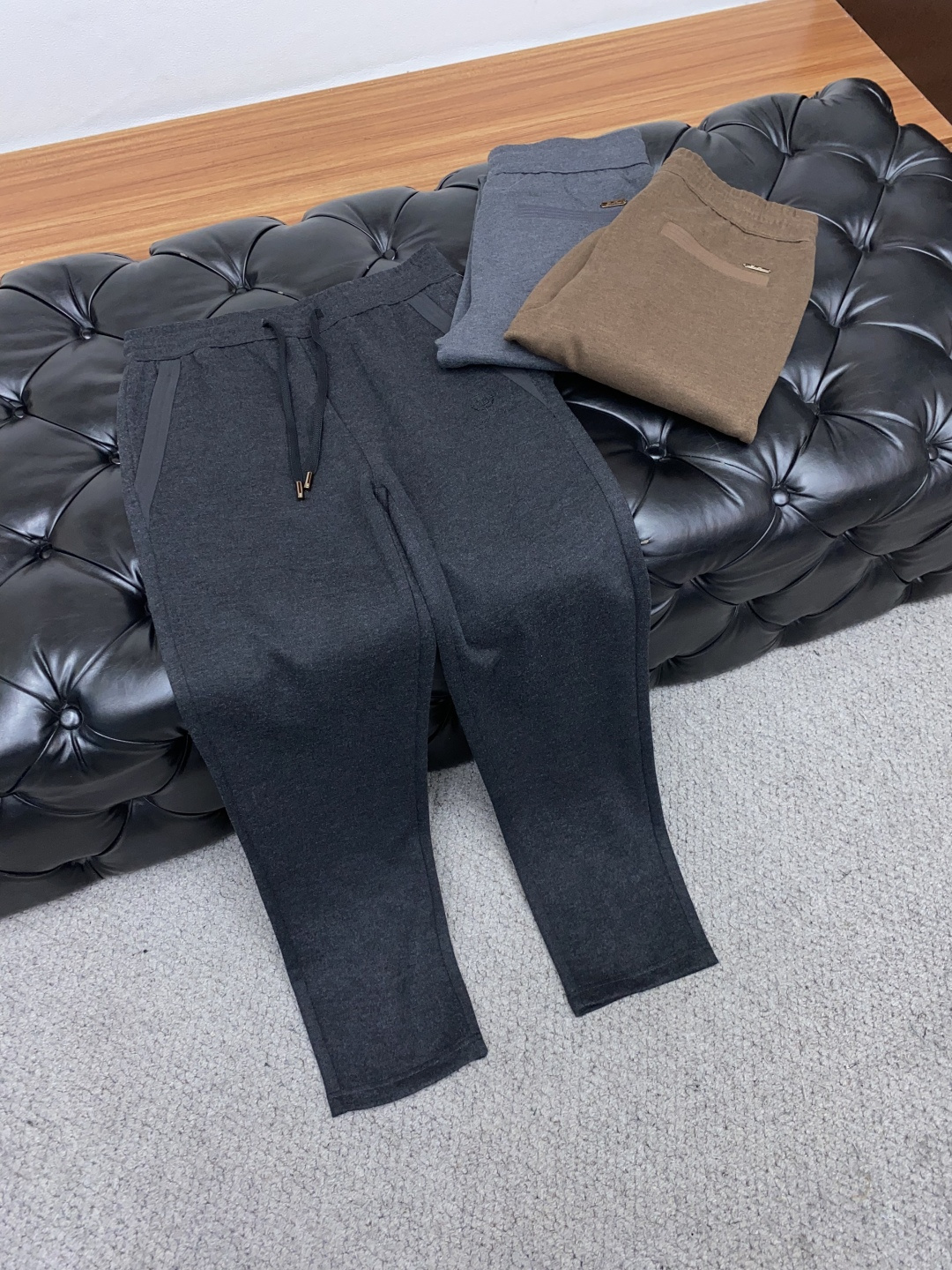 lP🆕 诺悠翩雅 秋冬新款男士直筒运动裤，羊绒羊毛混纺面料、三标齐、松紧腰抽绳、两侧口袋设计，合体的裁剪