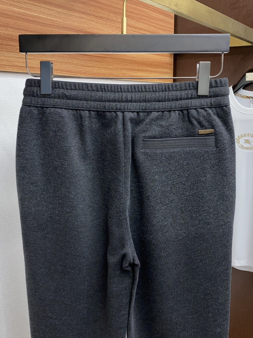 lP🆕 诺悠翩雅 秋冬新款男士直筒运动裤，羊绒羊毛混纺面料、三标齐、松紧腰抽绳、两侧口袋设计，合体的裁剪