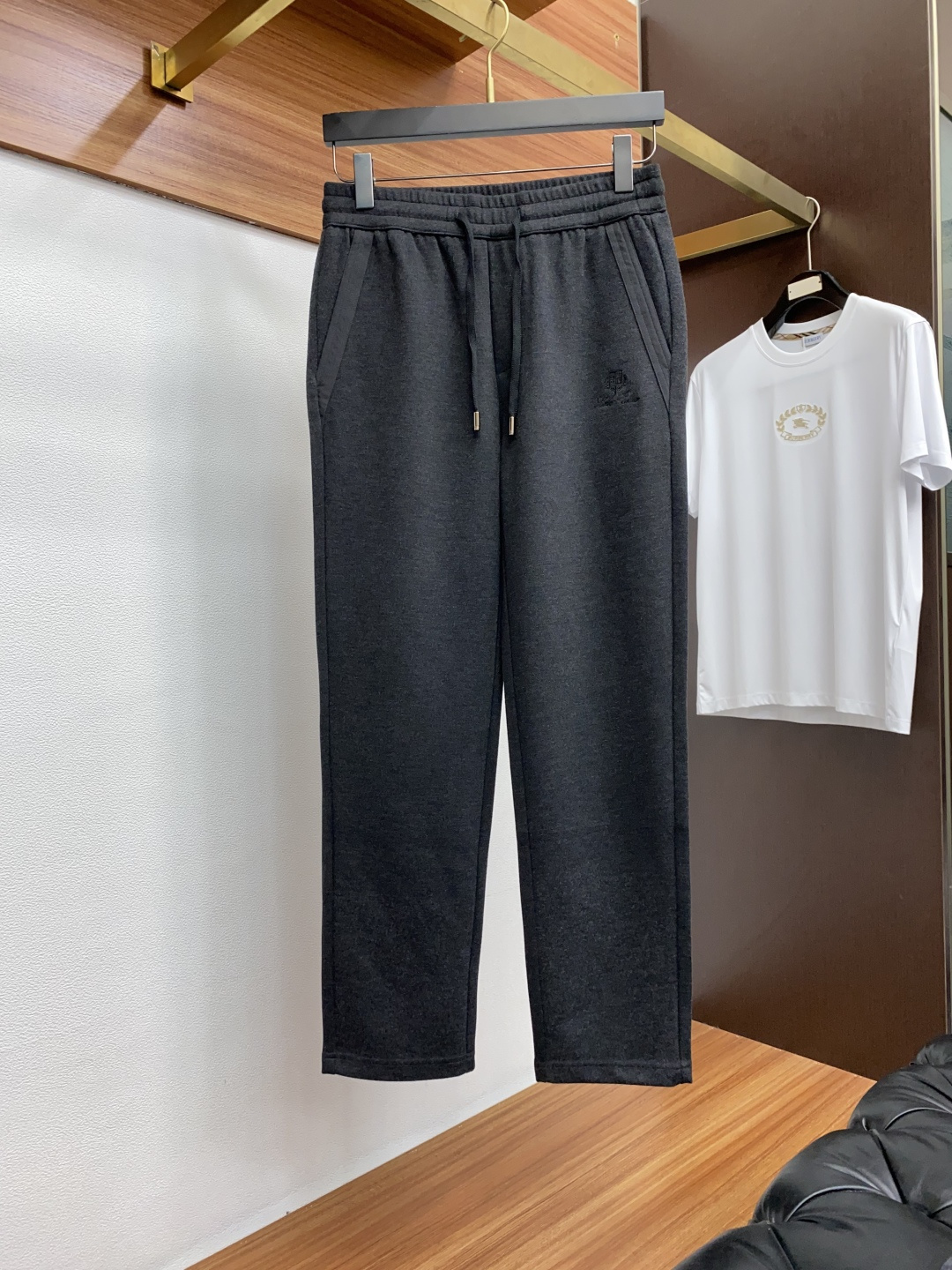 lP🆕 诺悠翩雅 秋冬新款男士直筒运动裤，羊绒羊毛混纺面料、三标齐、松紧腰抽绳、两侧口袋设计，合体的裁剪