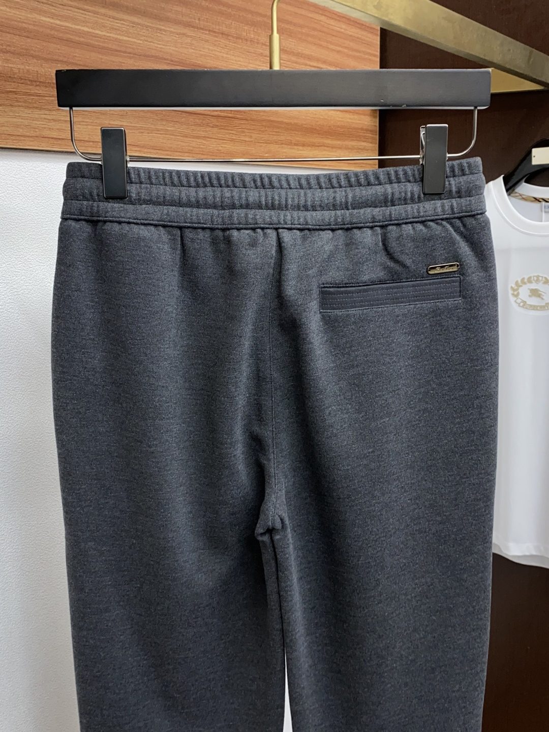 lP🆕 呢悠翩雅 秋冬新款男士直筒运动裤，羊绒羊毛混纺面料、三标齐、松紧腰抽绳、两侧口袋设计，合体的裁剪