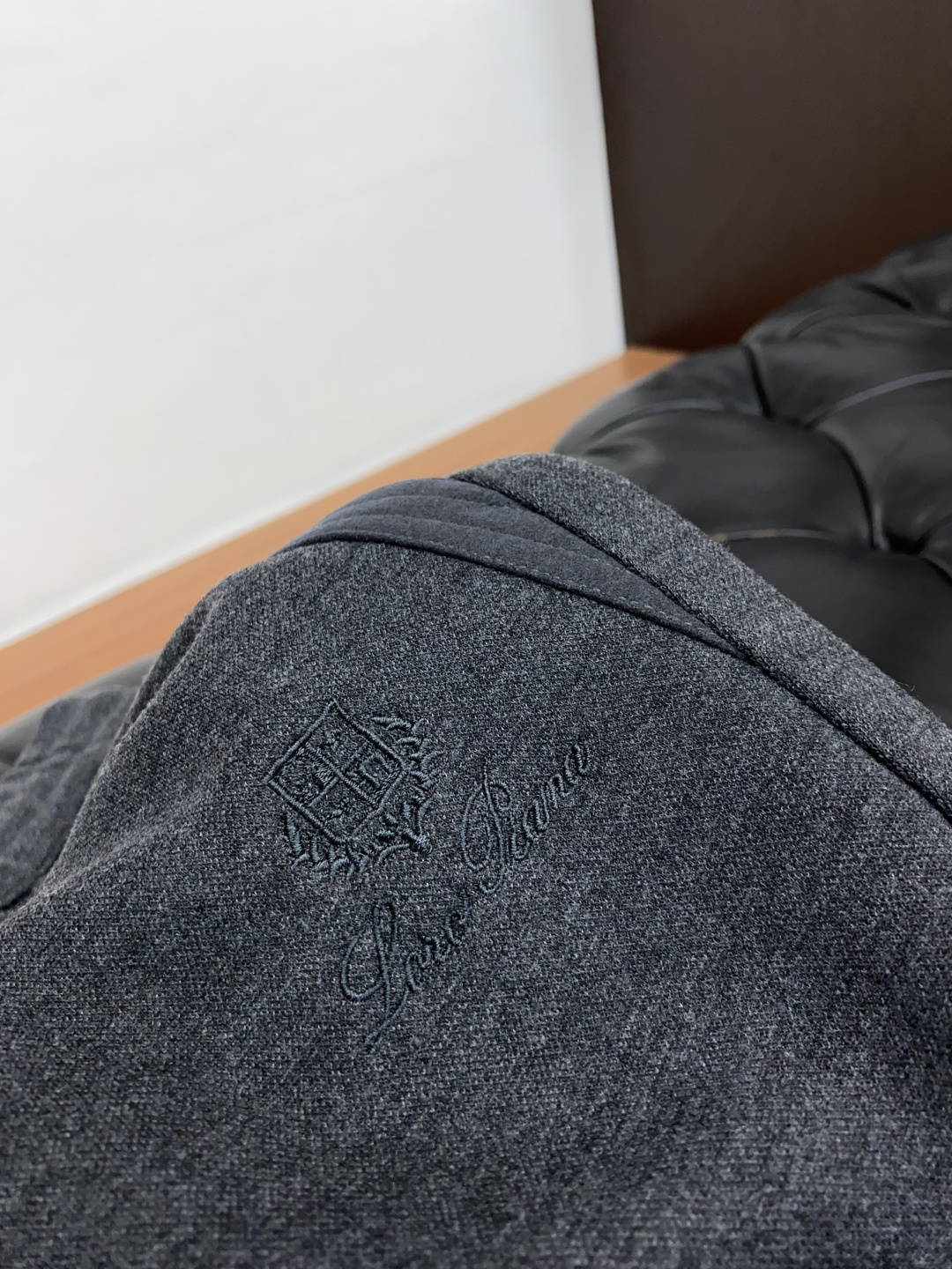 lP🆕 呢悠翩雅 秋冬新款男士直筒运动裤，羊绒羊毛混纺面料、三标齐、松紧腰抽绳、两侧口袋设计，合体的裁剪