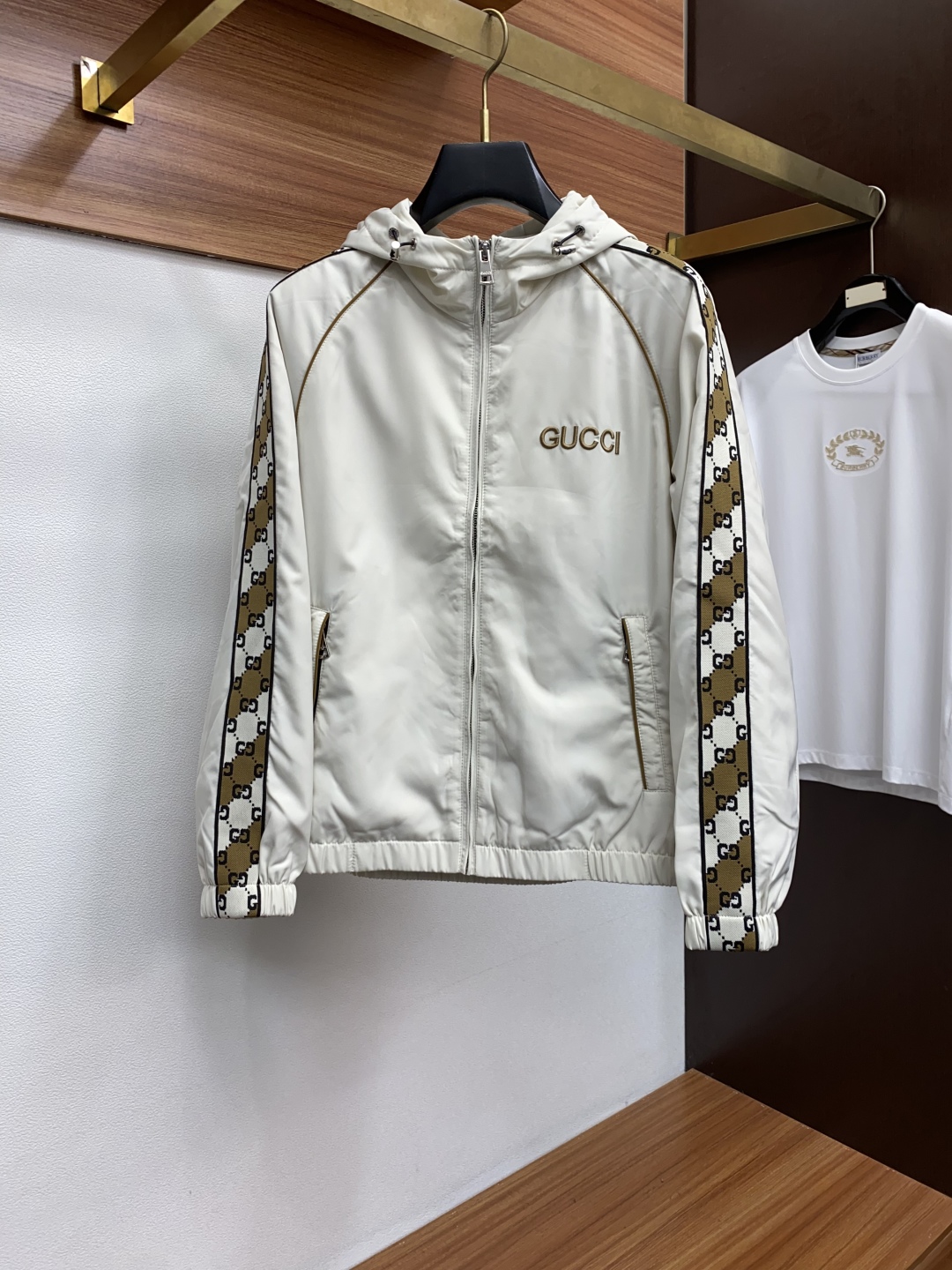 جاكيت Gucci الرجالي الجديد لعام 2025 بتصميم عصري وجودة عالية