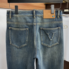 1v 路易威登 修身直筒时尚牛仔裤 精梳牛仔面料 设计亮点:五金色使用超A级电镀金属色:古金色A级工艺 1v 路易威登 修身直筒时尚牛仔裤 精梳牛仔面料 设计亮点:五金色使用超A级电镀金属色:古金色A级工艺