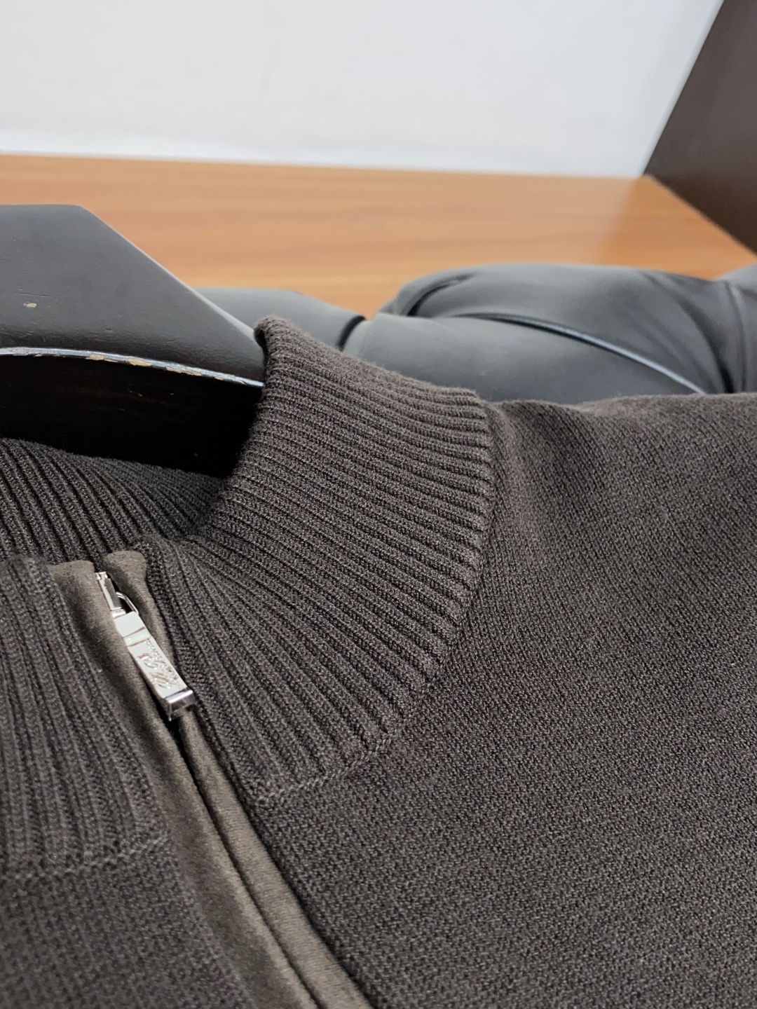 lP🆕 诺悠翩雅 家族男士高端简约立领针织长袖毛衣 香港洋行渠道货，纯正血统品质，25年秋冬 新款，经典