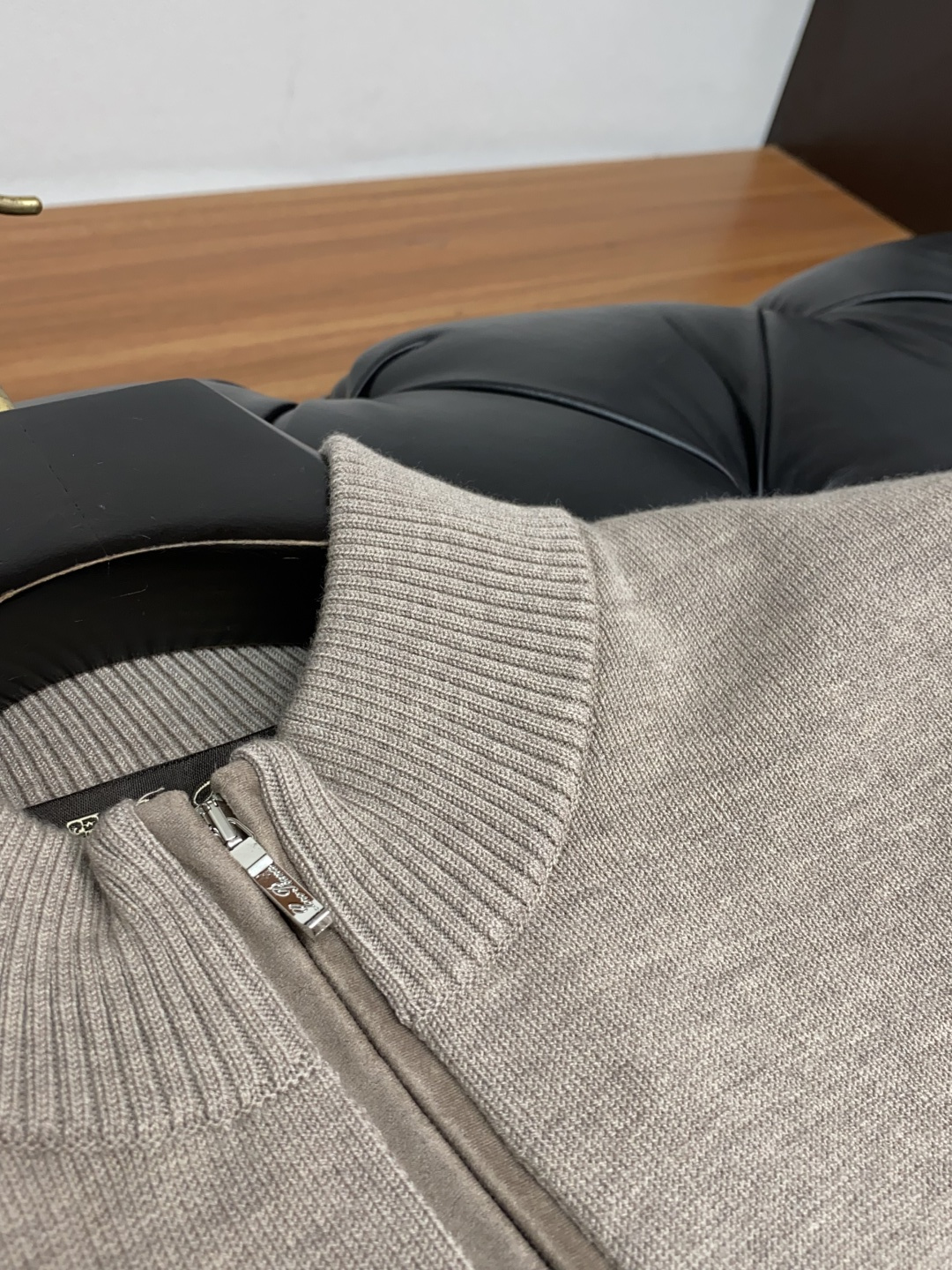 lP🆕 诺悠翩雅 家族男士高端简约立领针织长袖毛衣 香港洋行渠道货，纯正血统品质，25年秋冬 新款，经典