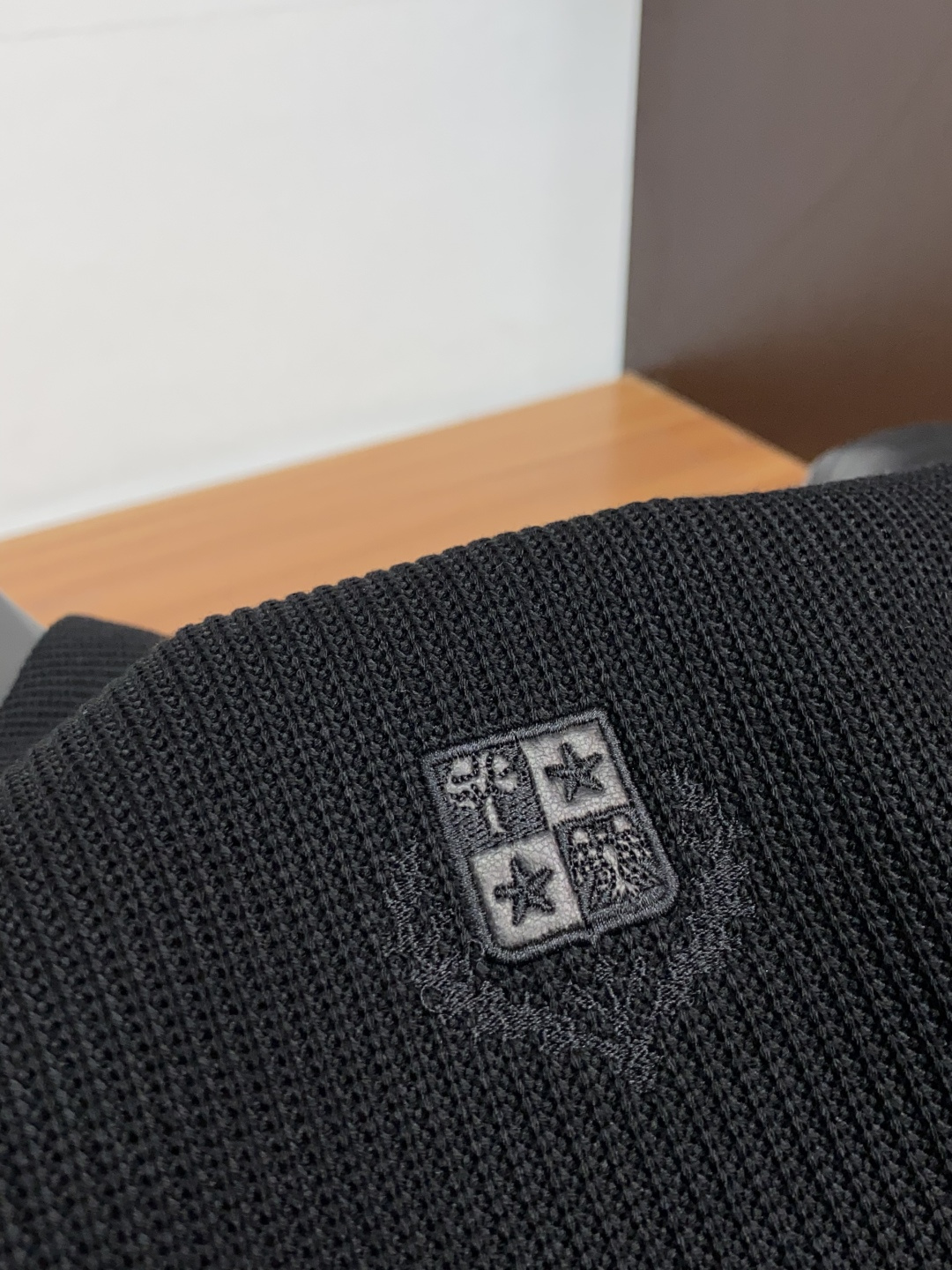 lP🆕 诺悠翩雅 家族男士高端简约圆领针织长袖拼接空气棉卫衣 ，香港洋行渠道货，纯正血统品质，25年秋冬