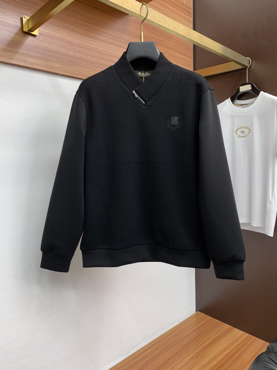 lP🆕 诺悠翩雅 家族男士高端简约圆领针织长袖拼接空气棉卫衣 ，香港洋行渠道货，纯正血统品质，25年秋冬