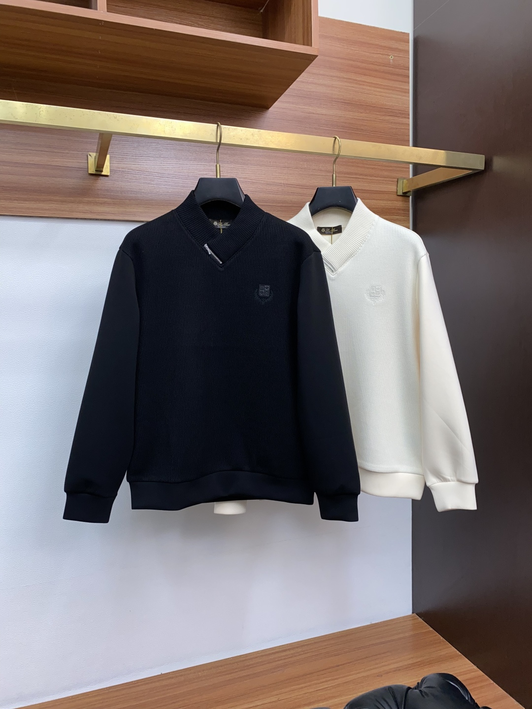 lP🆕 诺悠翩雅 家族男士高端简约圆领针织长袖拼接空气棉卫衣 ，香港洋行渠道货，纯正血统品质，25年秋冬