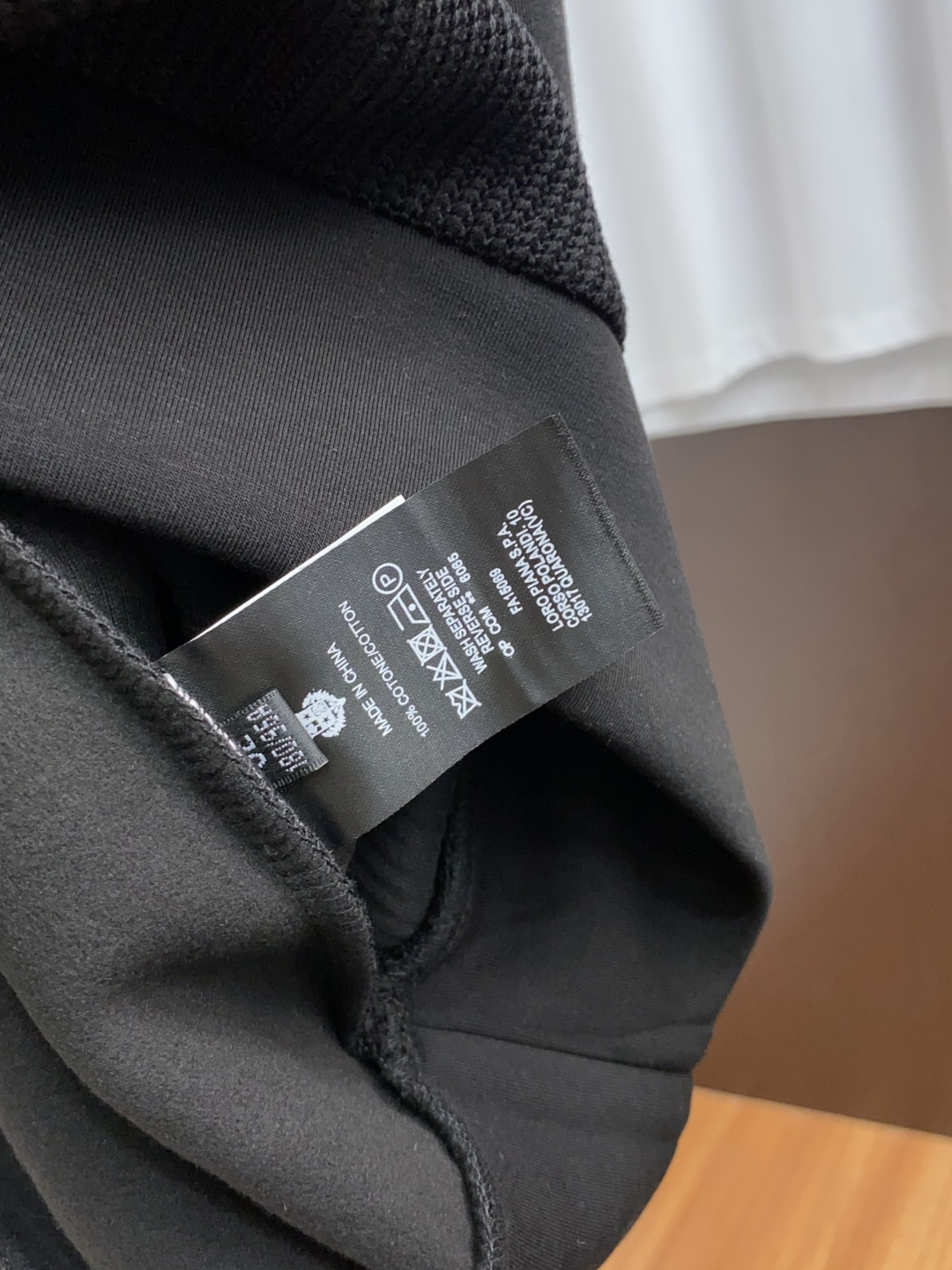 lP🆕 诺悠翩雅 家族男士高端简约圆领针织长袖拼接空气棉卫衣 ，香港洋行渠道货，纯正血统品质，25年秋冬