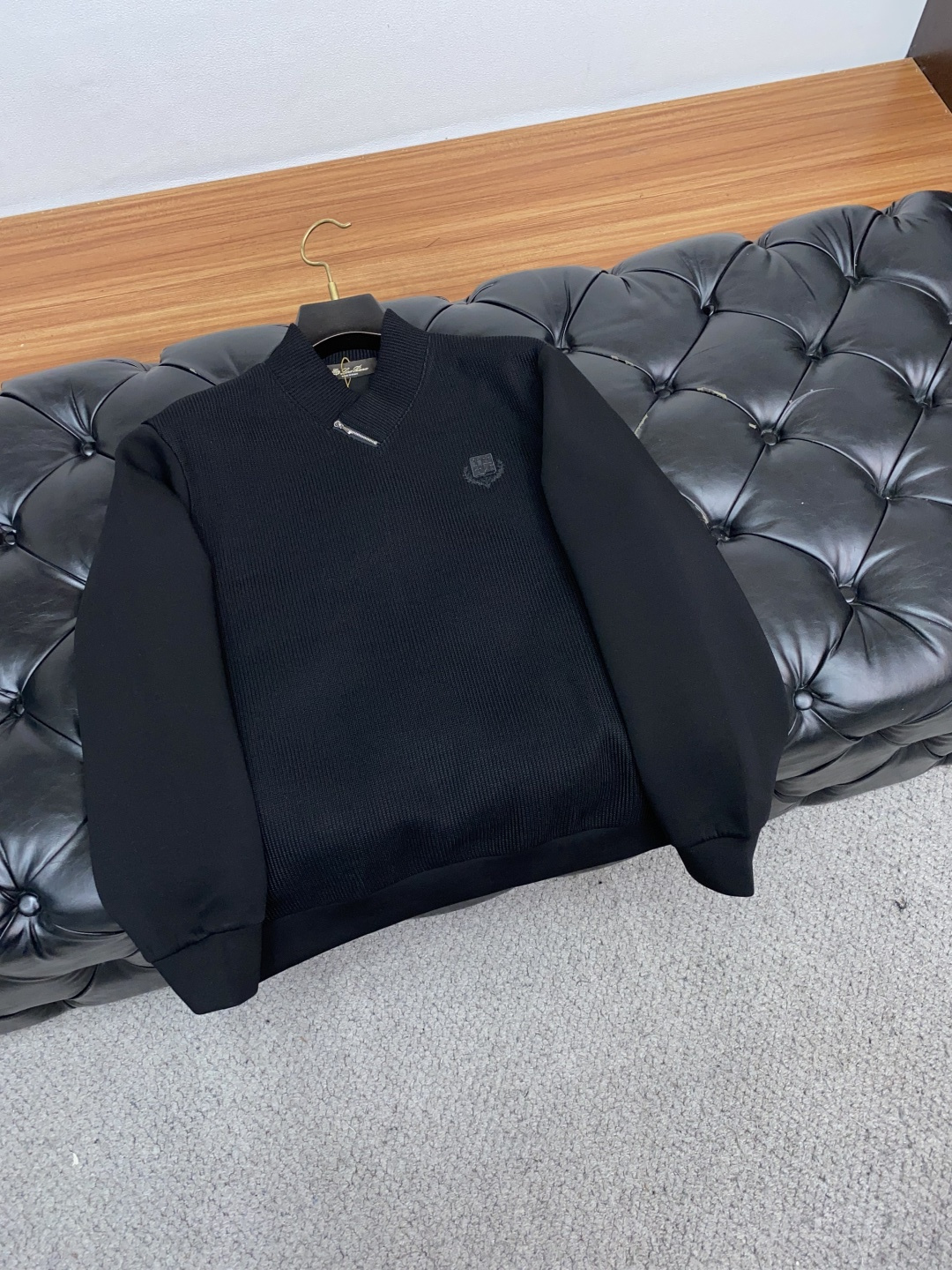 lP🆕 诺悠翩雅 家族男士高端简约圆领针织长袖拼接空气棉卫衣 ，香港洋行渠道货，纯正血统品质，25年秋冬