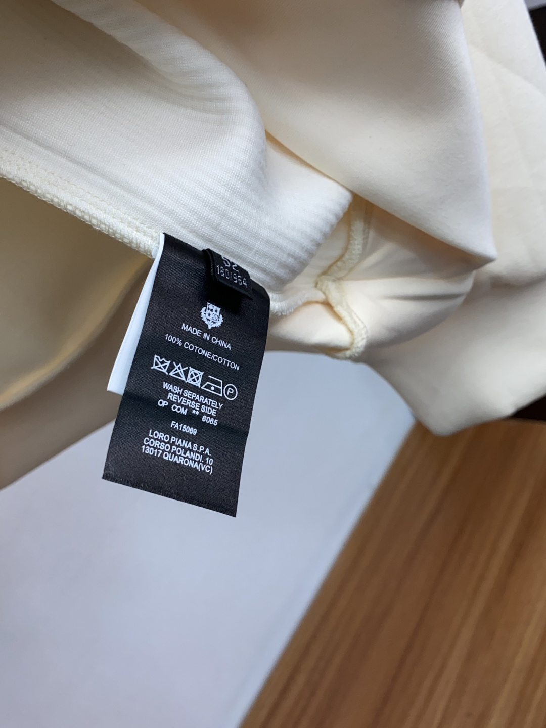 lP🆕 诺悠翩雅 家族男士高端简约圆领针织长袖拼接空气棉卫衣 ，香港洋行渠道货，纯正血统品质，25年秋冬