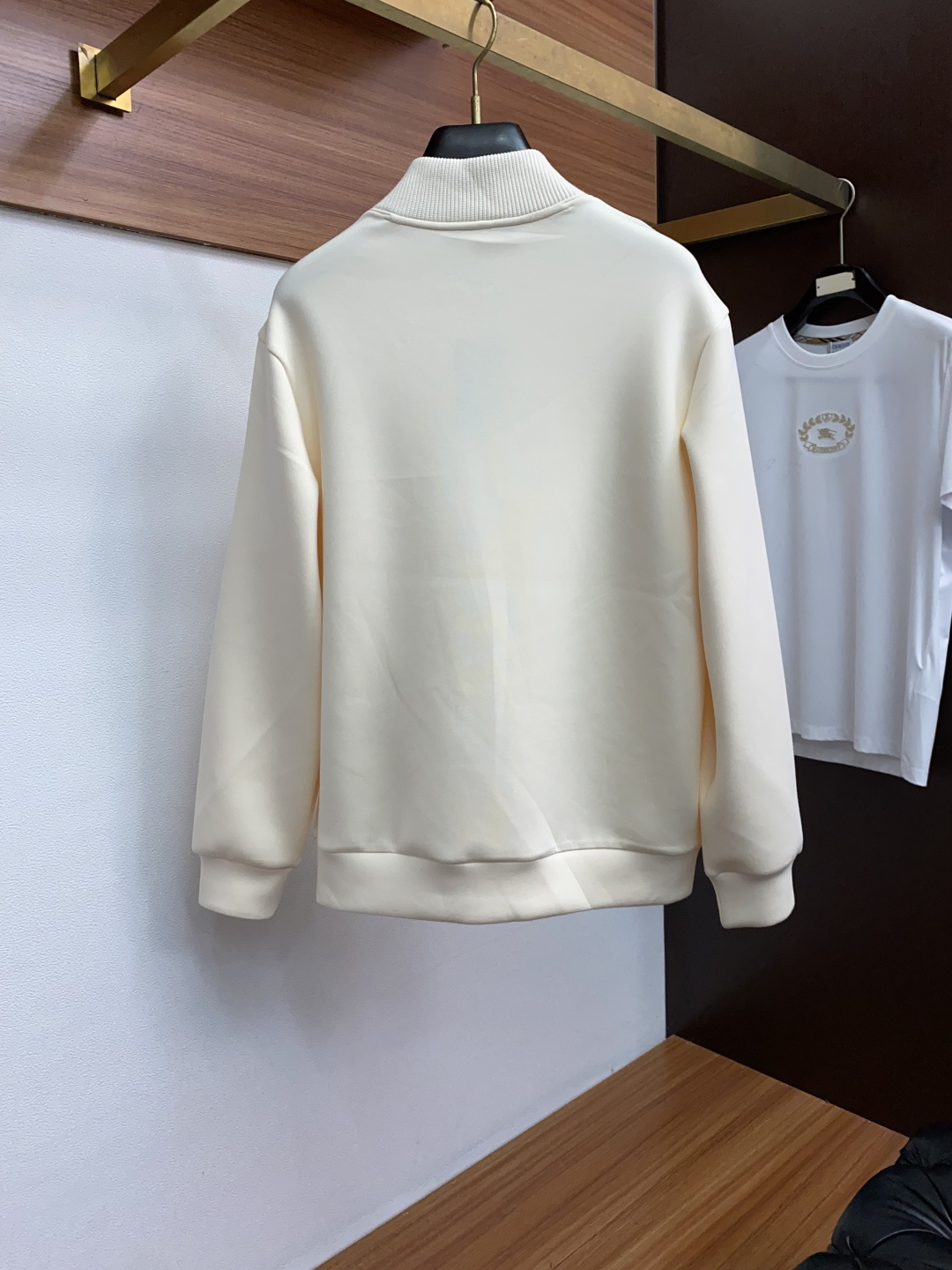 lP🆕 诺悠翩雅 家族男士高端简约圆领针织长袖拼接空气棉卫衣 ，香港洋行渠道货，纯正血统品质，25年秋冬