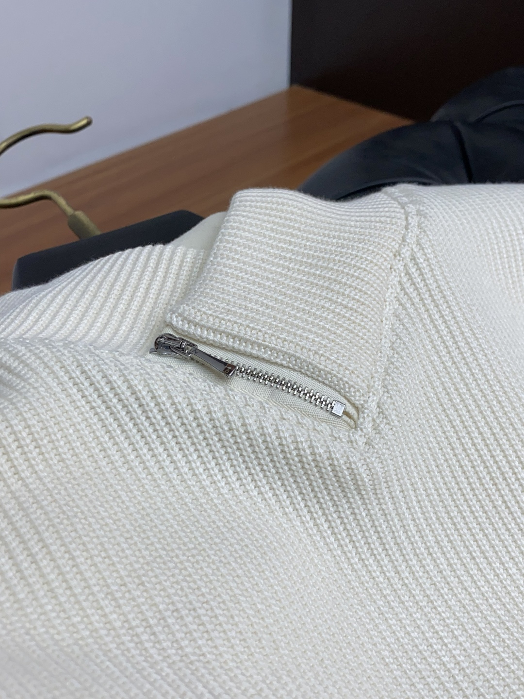 lP🆕 诺悠翩雅 家族男士高端简约圆领针织长袖拼接空气棉卫衣 ，香港洋行渠道货，纯正血统品质，25年秋冬