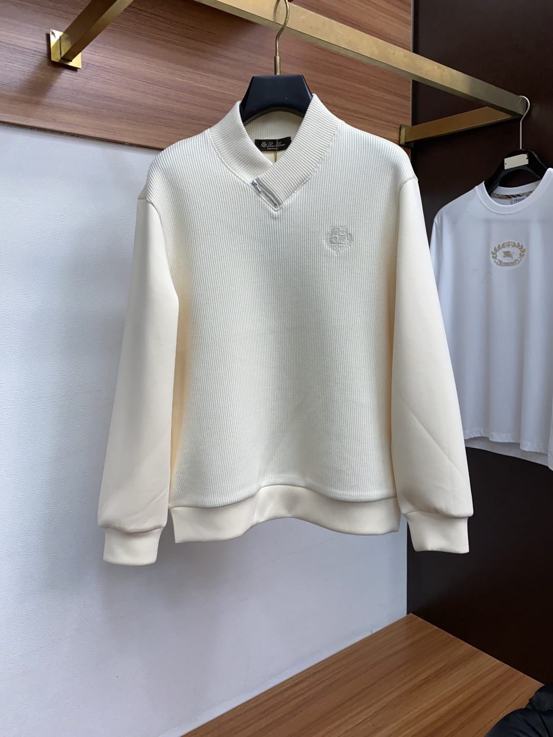 lP🆕 诺悠翩雅 家族男士高端简约圆领针织长袖拼接空气棉卫衣 ，香港洋行渠道货，纯正血统品质，25年秋冬