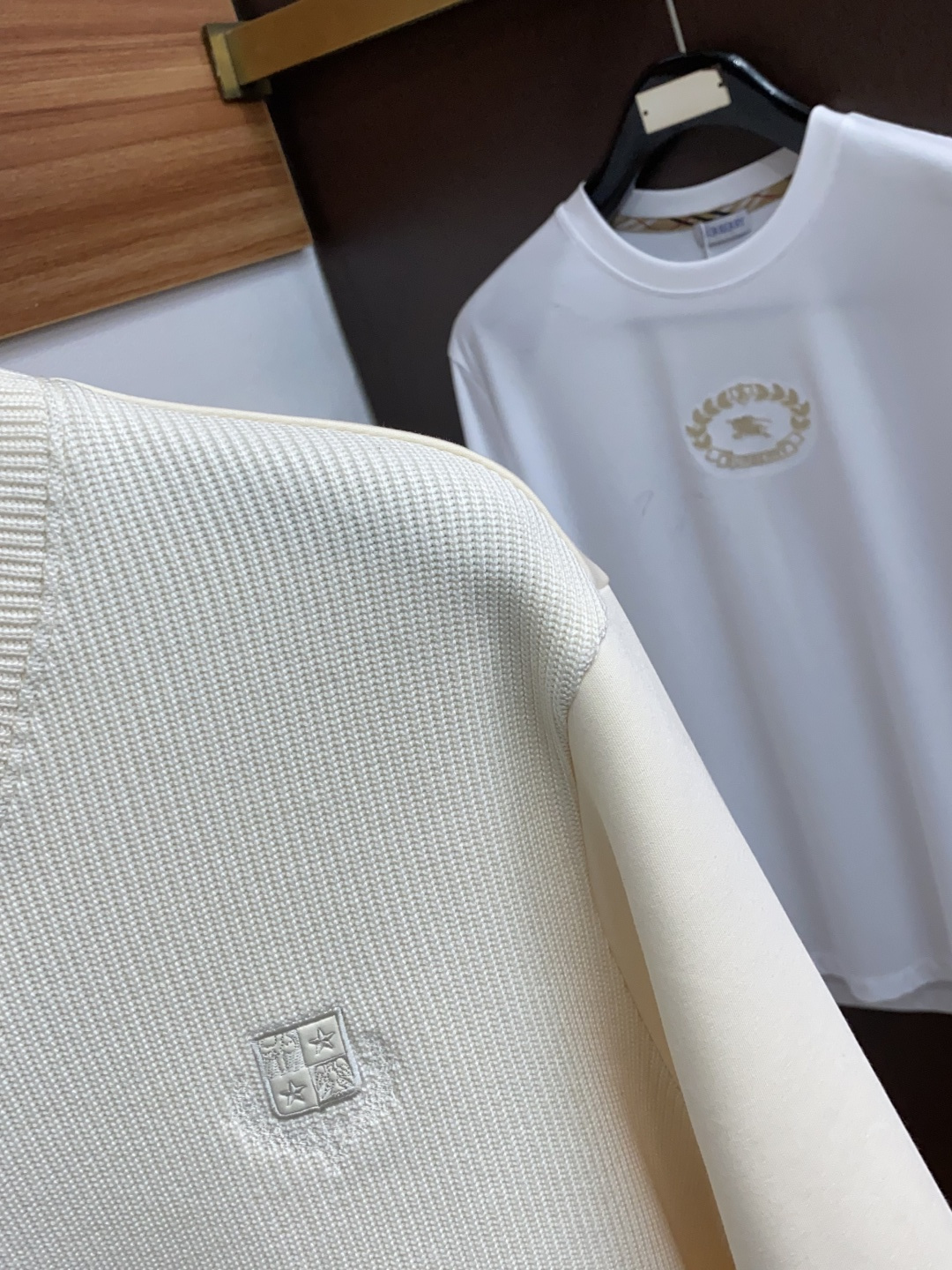 lP🆕 诺悠翩雅 家族男士高端简约圆领针织长袖拼接空气棉卫衣 ，香港洋行渠道货，纯正血统品质，25年秋冬