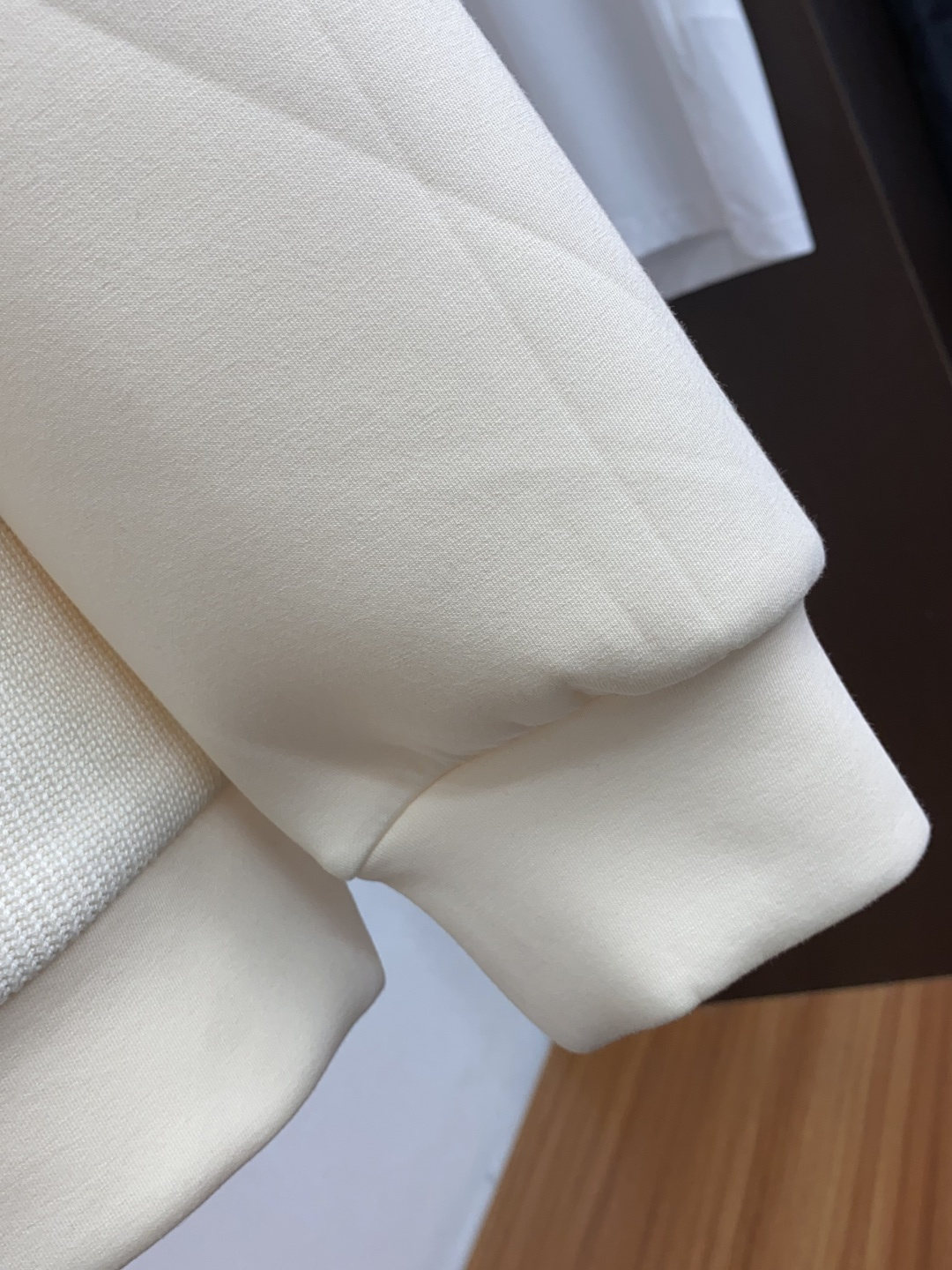 lP🆕 诺悠翩雅 家族男士高端简约圆领针织长袖拼接空气棉卫衣 ，香港洋行渠道货，纯正血统品质，25年秋冬