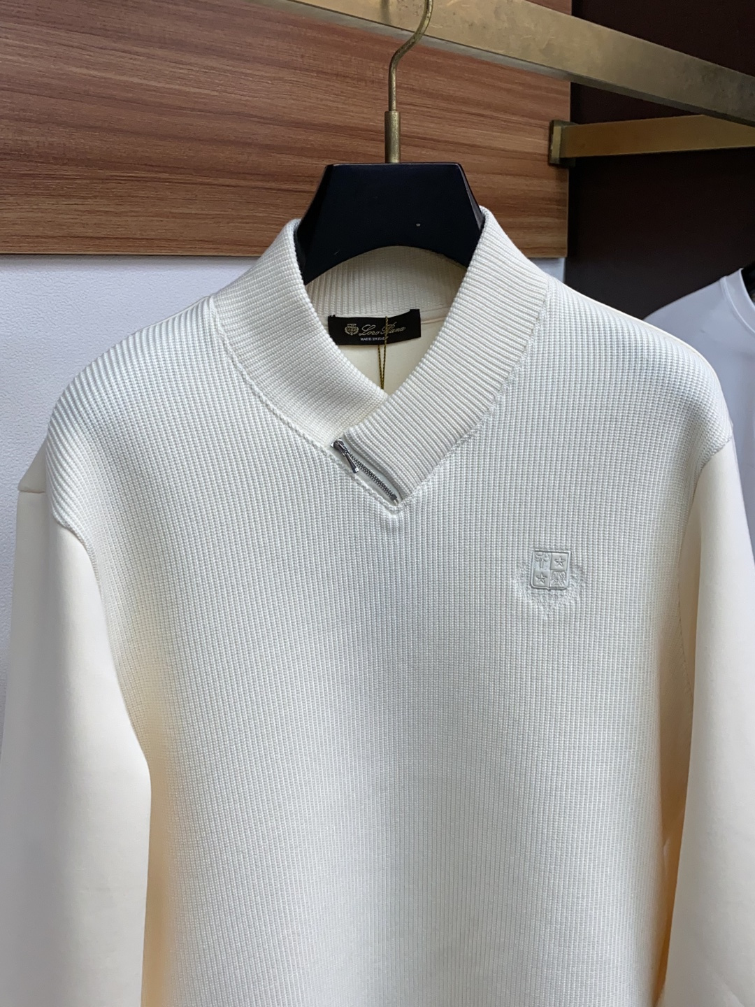 lP🆕 诺悠翩雅 家族男士高端简约圆领针织长袖拼接空气棉卫衣 ，香港洋行渠道货，纯正血统品质，25年秋冬