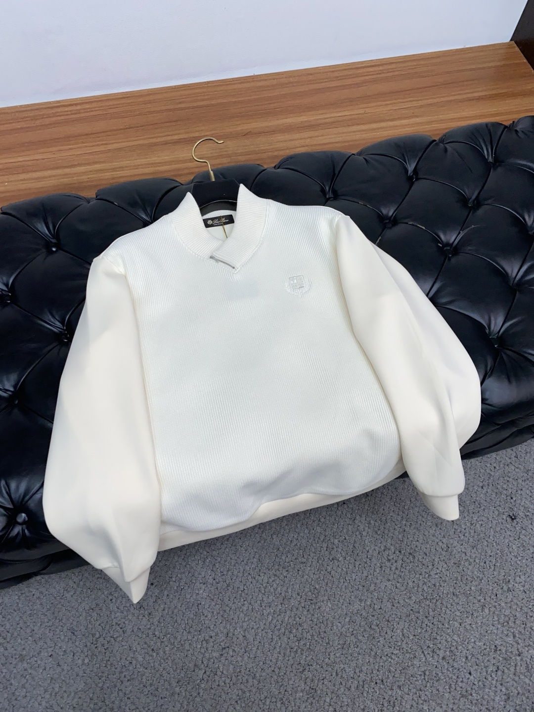 lP🆕 诺悠翩雅 家族男士高端简约圆领针织长袖拼接空气棉卫衣 ，香港洋行渠道货，纯正血统品质，25年秋冬