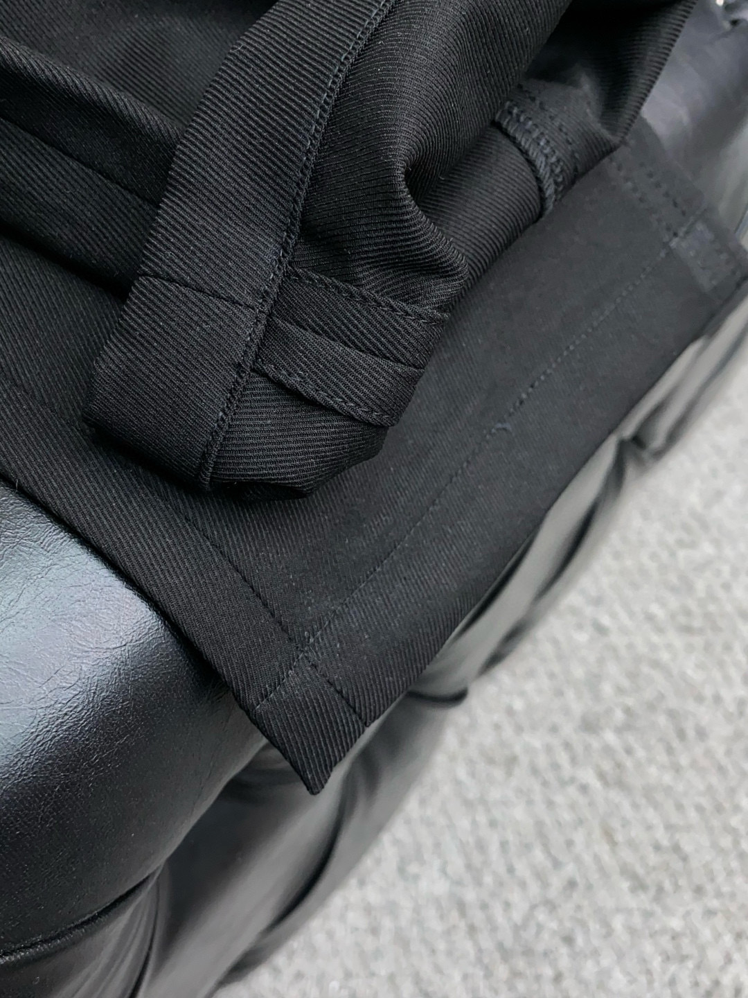 Loro piana 诺悠翩雅 秋冬新款五袋休闲裤 干净利落剪裁，都市风十足 采用精纺面料手感软糯干爽，