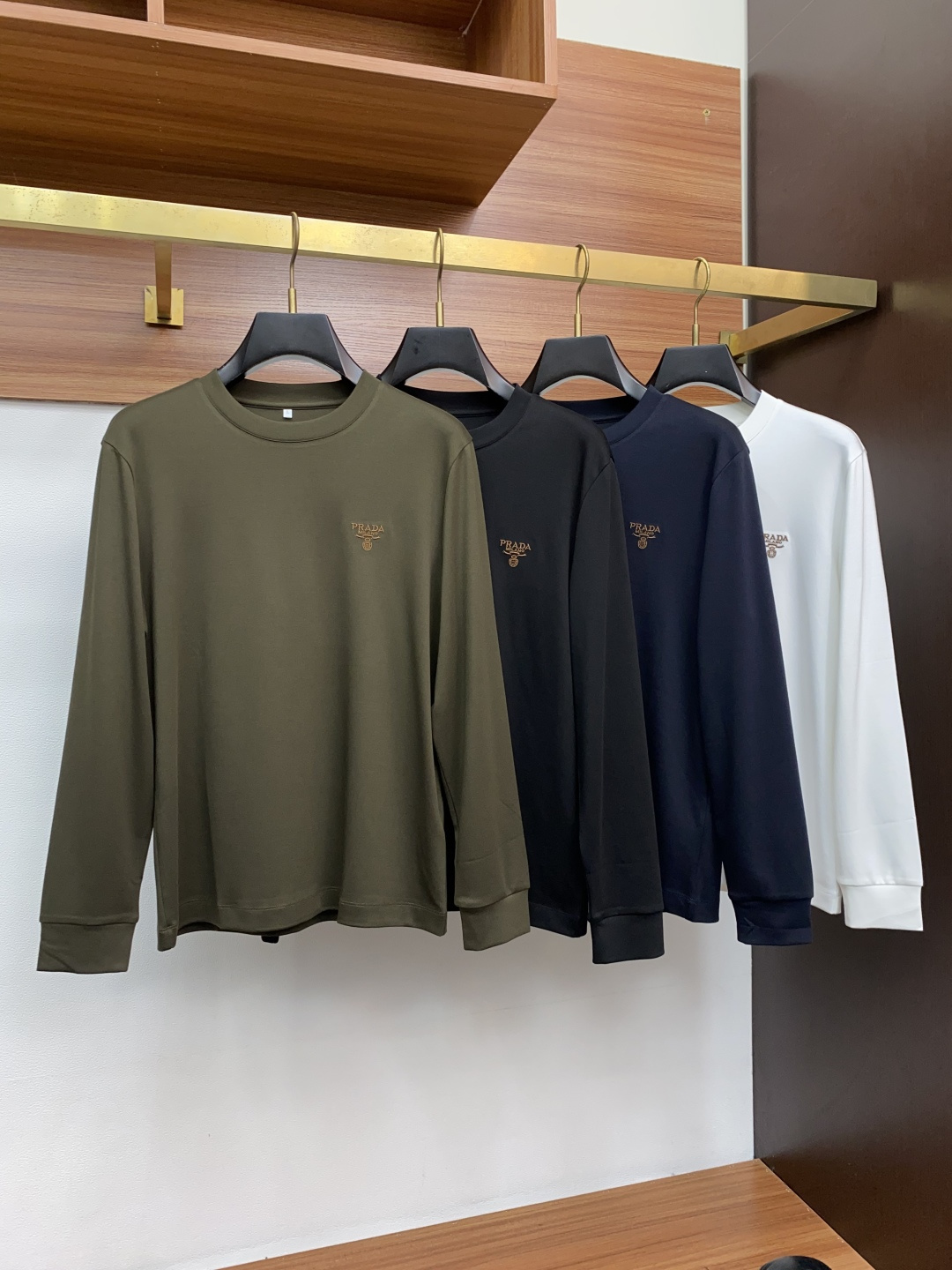 普拉达 2025最新爆款早秋长袖打底出货 欧美热销单品！精选意大利🇮🇹进口双面羊绒棉面料舒适柔软搭配最新