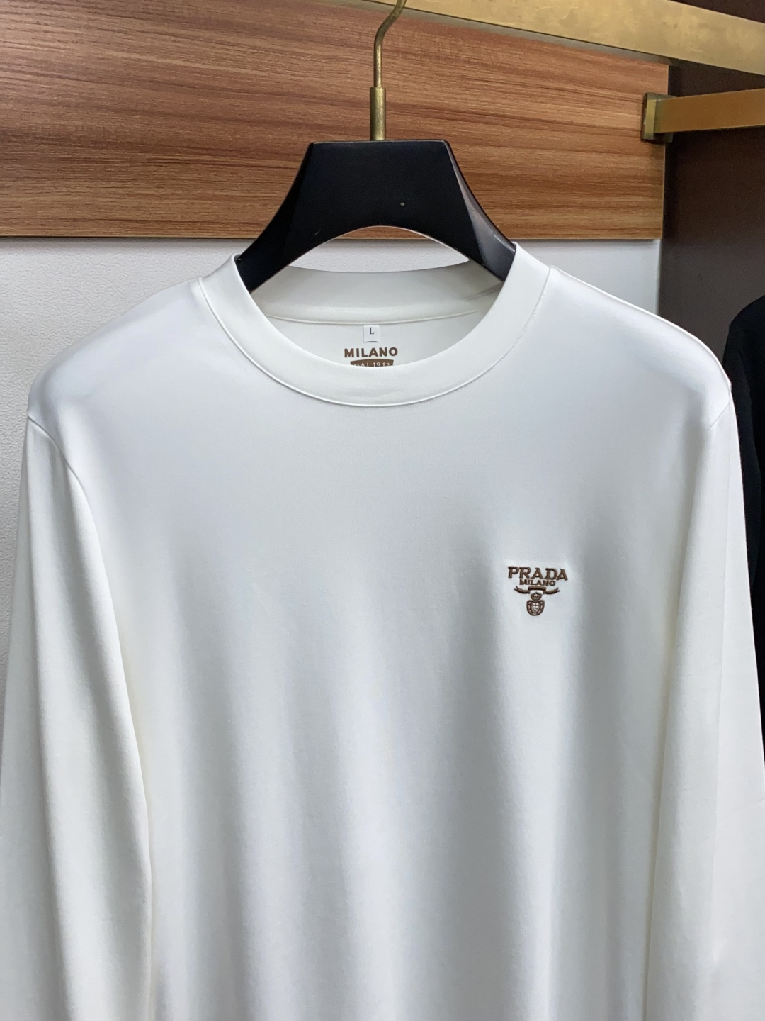 普拉达 2025最新爆款早秋长袖打底出货 欧美热销单品！精选意大利🇮🇹进口双面羊绒棉面料舒适柔软搭配最新