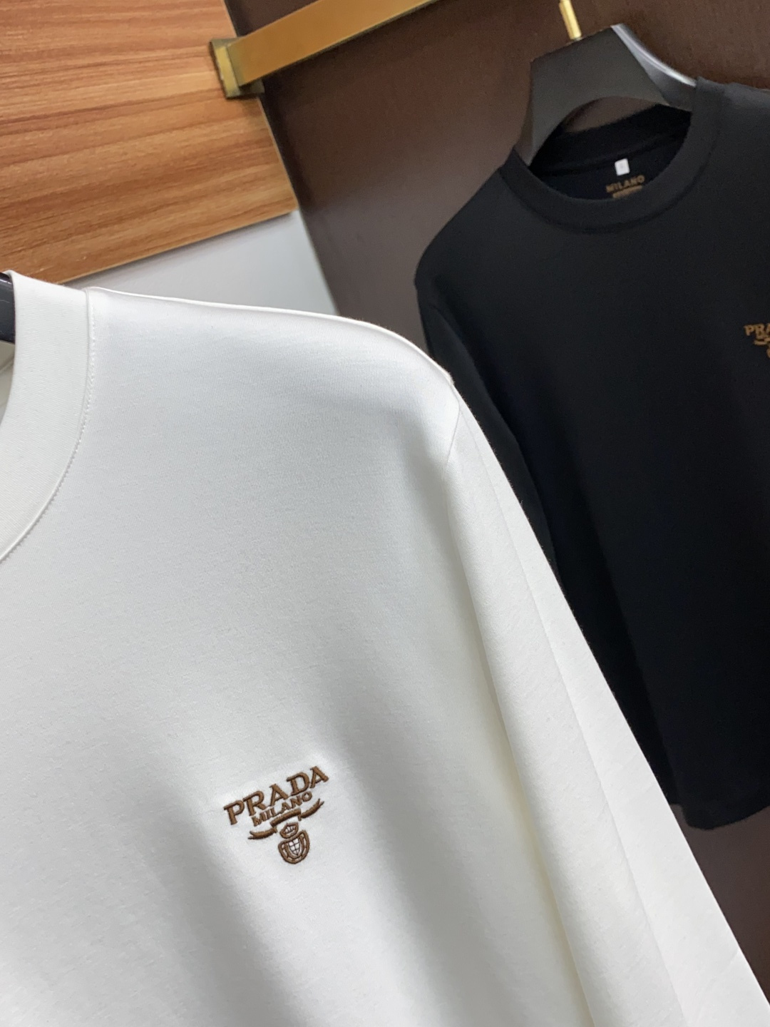 普拉达 2025最新爆款早秋长袖打底出货 欧美热销单品！精选意大利🇮🇹进口双面羊绒棉面料舒适柔软搭配最新