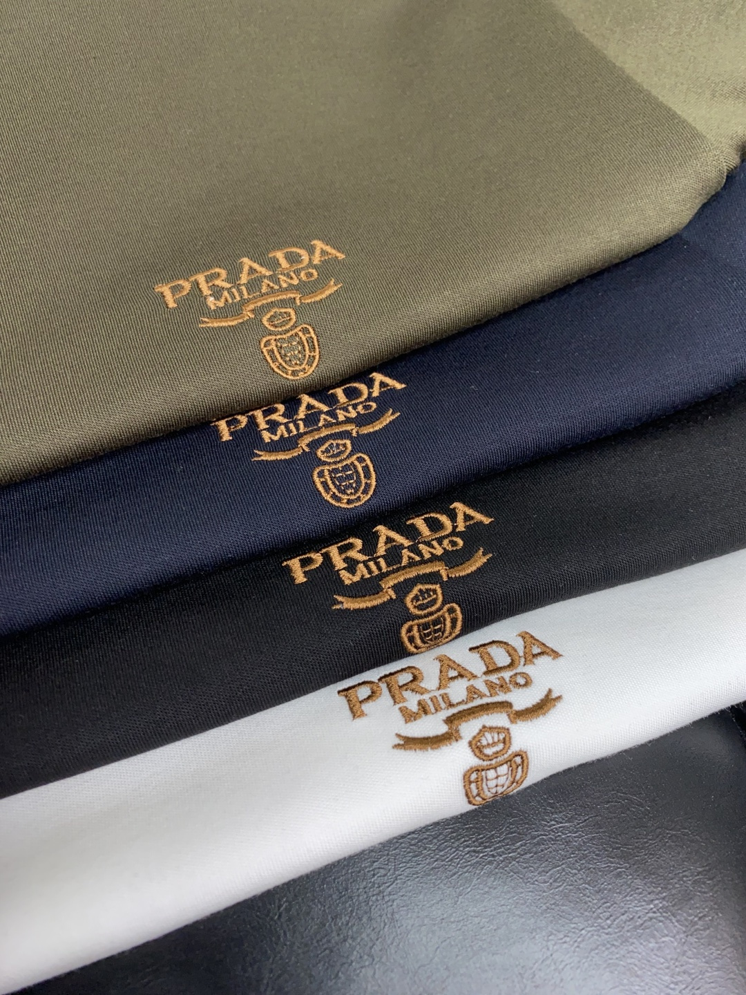 普拉达 2025最新爆款早秋长袖打底出货 欧美热销单品！精选意大利🇮🇹进口双面羊绒棉面料舒适柔软搭配最新