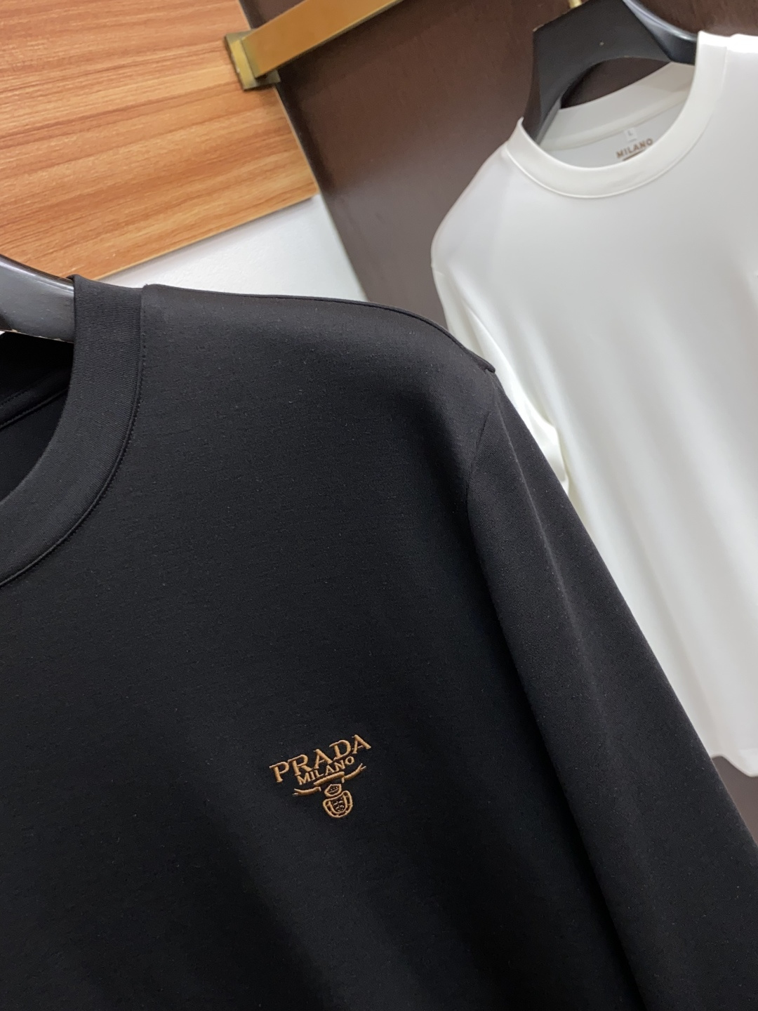 普拉达 2025最新爆款早秋长袖打底出货 欧美热销单品！精选意大利🇮🇹进口双面羊绒棉面料舒适柔软搭配最新